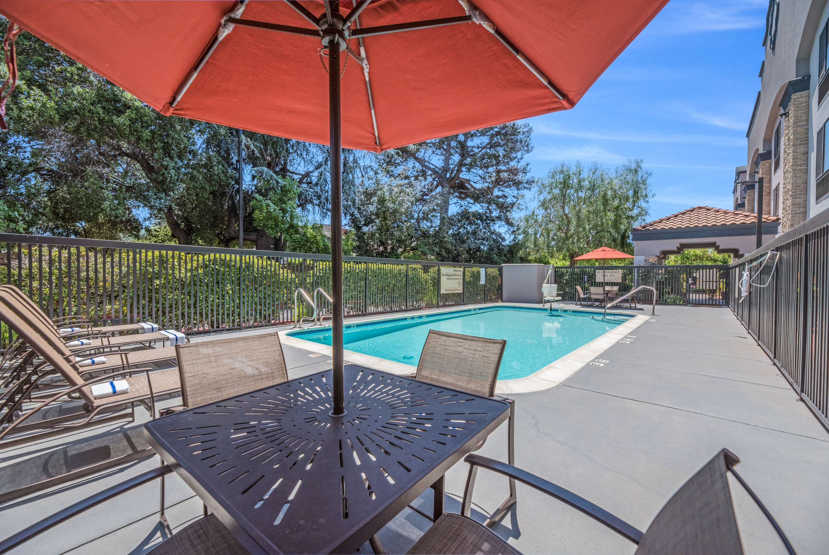 Pool | Hampton Inn Oakland-Hayward