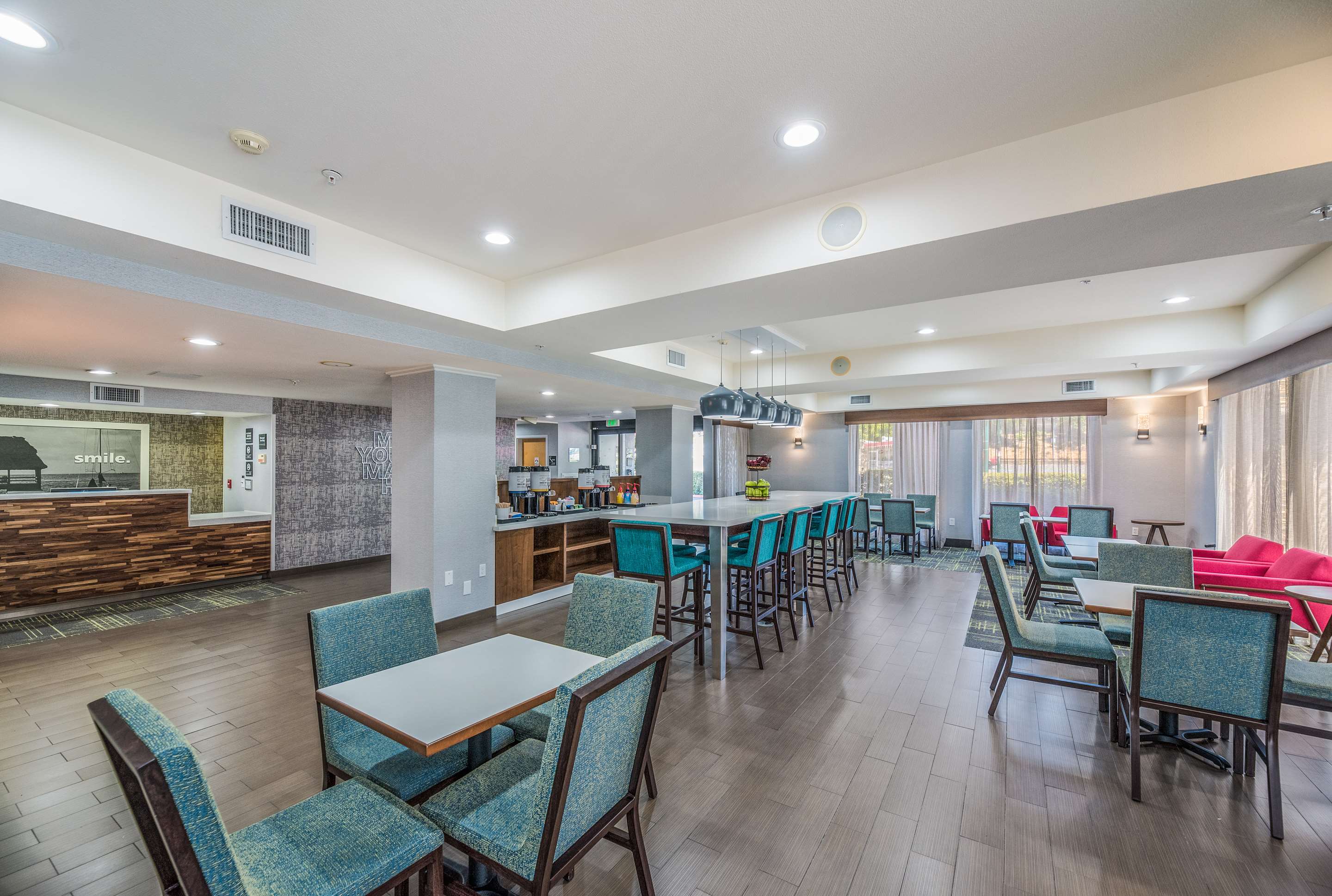 Lobby | Hampton Inn Oakland-Hayward