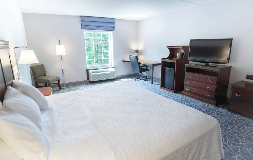 Hampton Inn & Suites Berkshires Lenox - Tap to explore photos