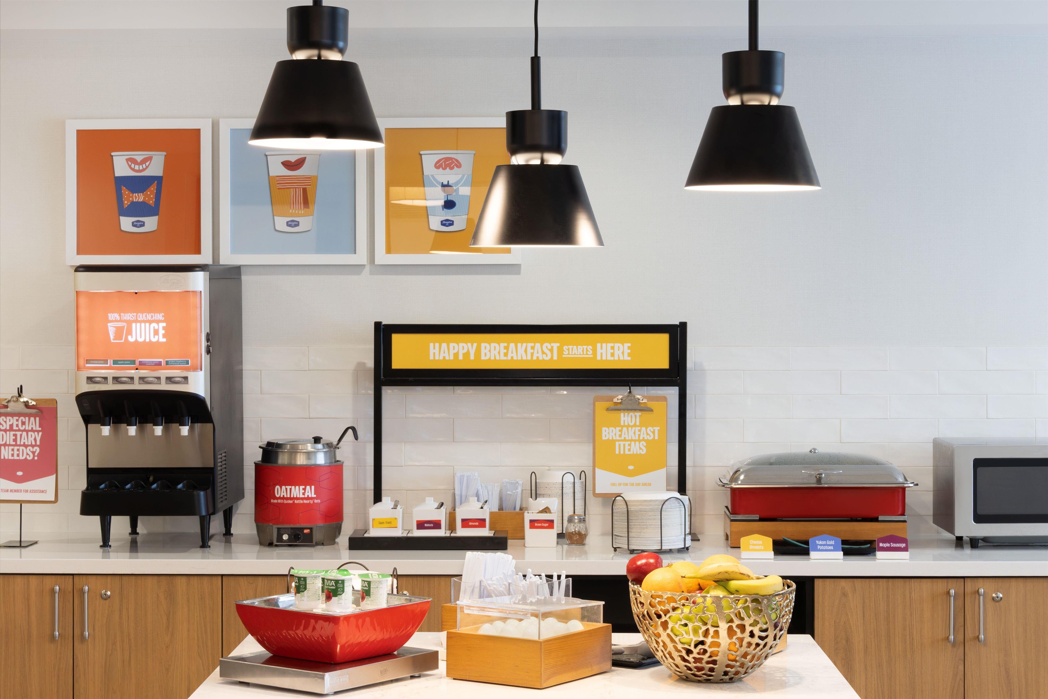 Breakfast Area | Hampton Inn & Suites Berkshires-Lenox