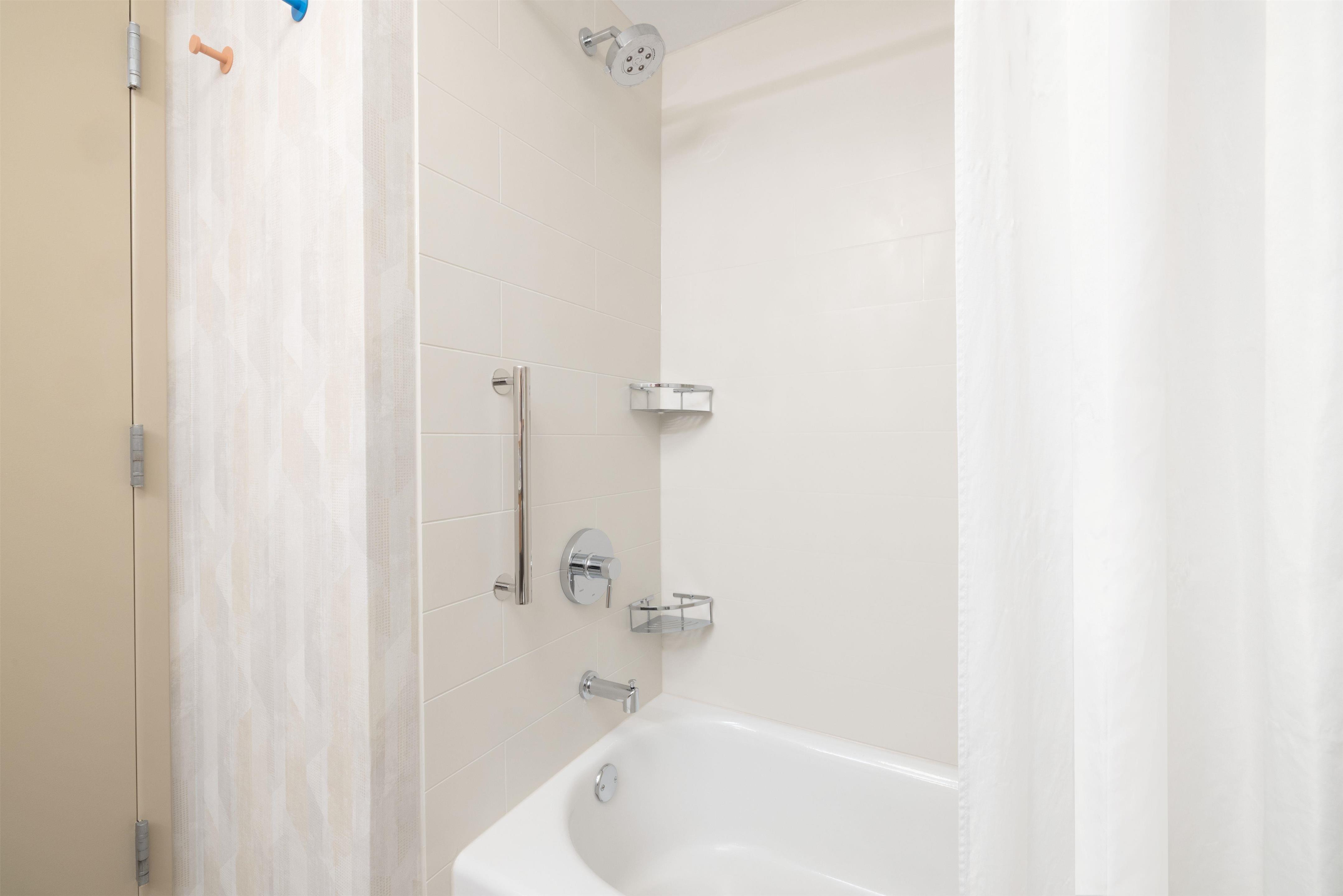 Guest room bath