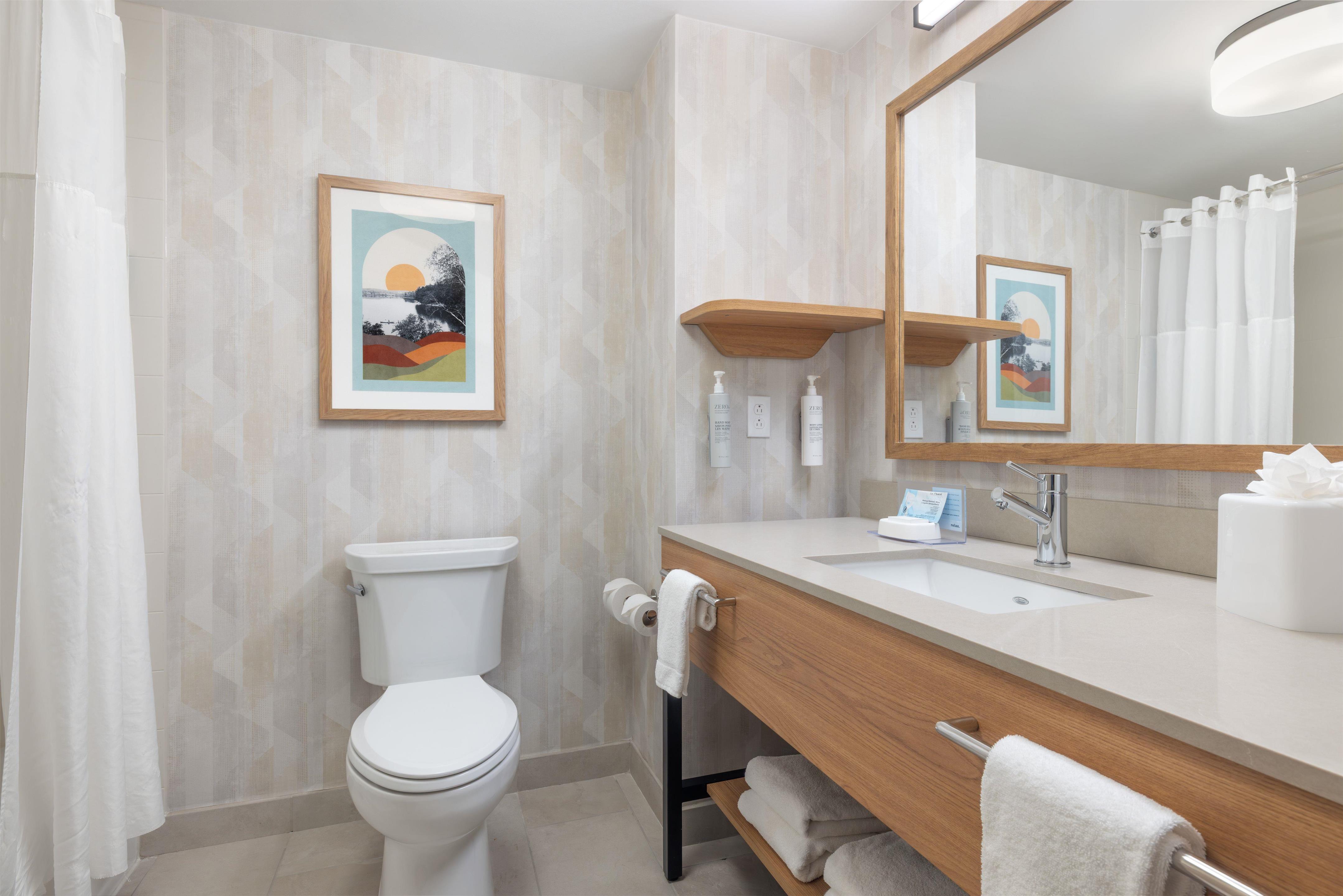 Guest room bath