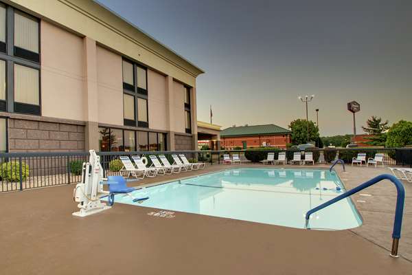 Pool - Hampton Inn Lebanon - I-44, Exit 127