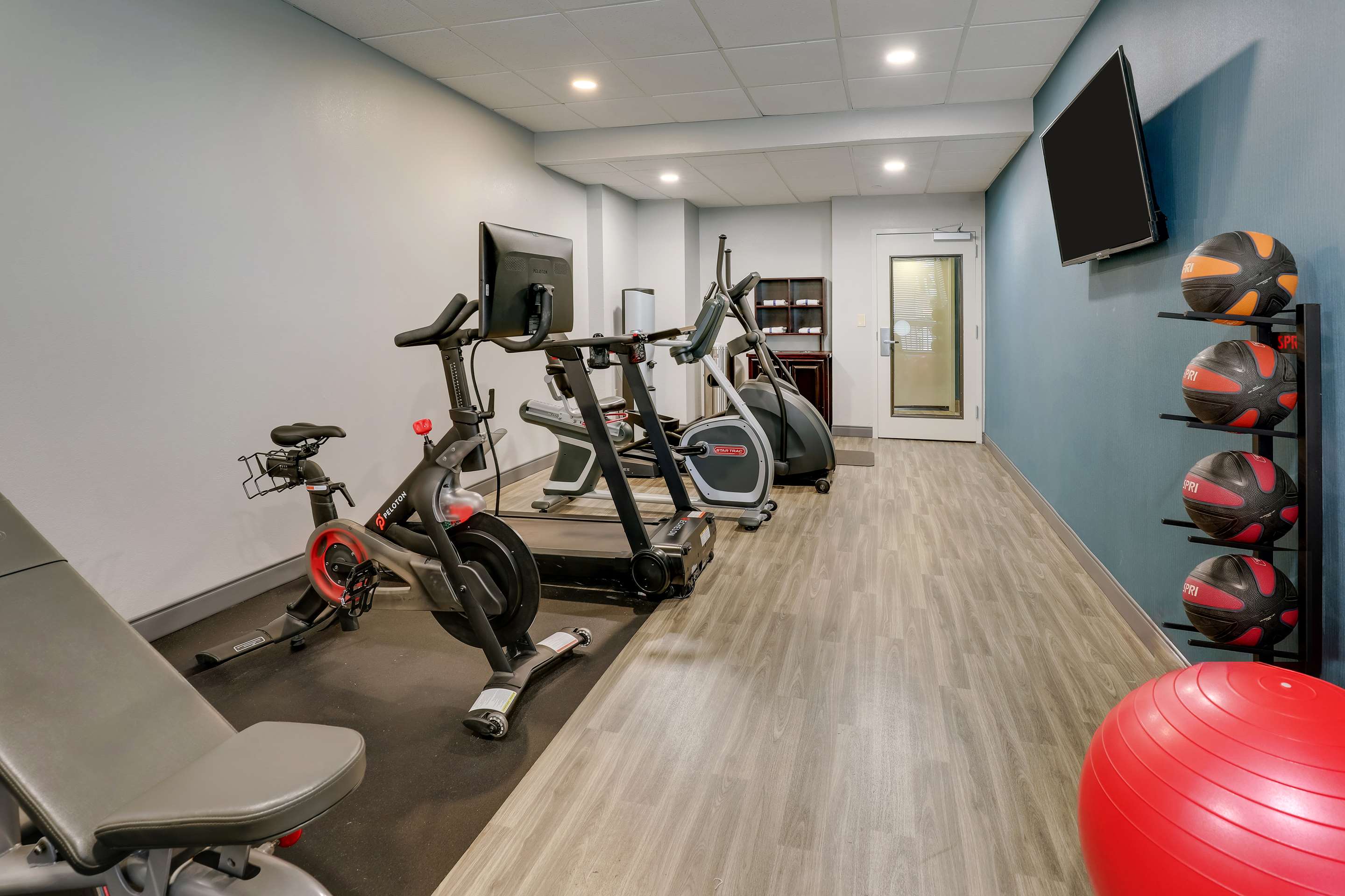 Health club fitness center gym | Hampton Inn Lebanon