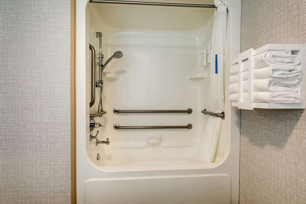 Hampton Inn by Hilton Lebanon Room Type - 1 KING ACC W TUB NON SMOK