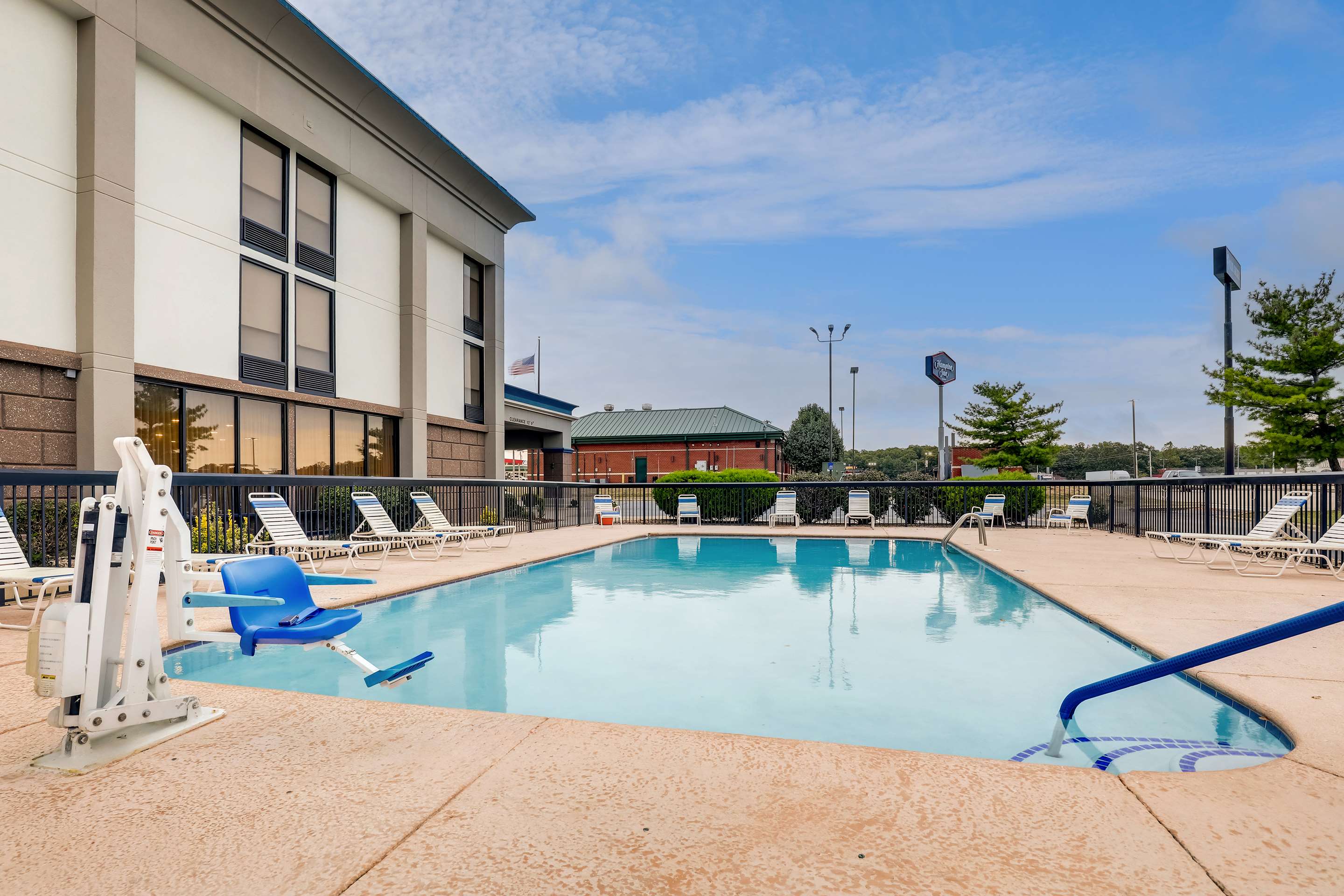 Pool | Hampton Inn Lebanon