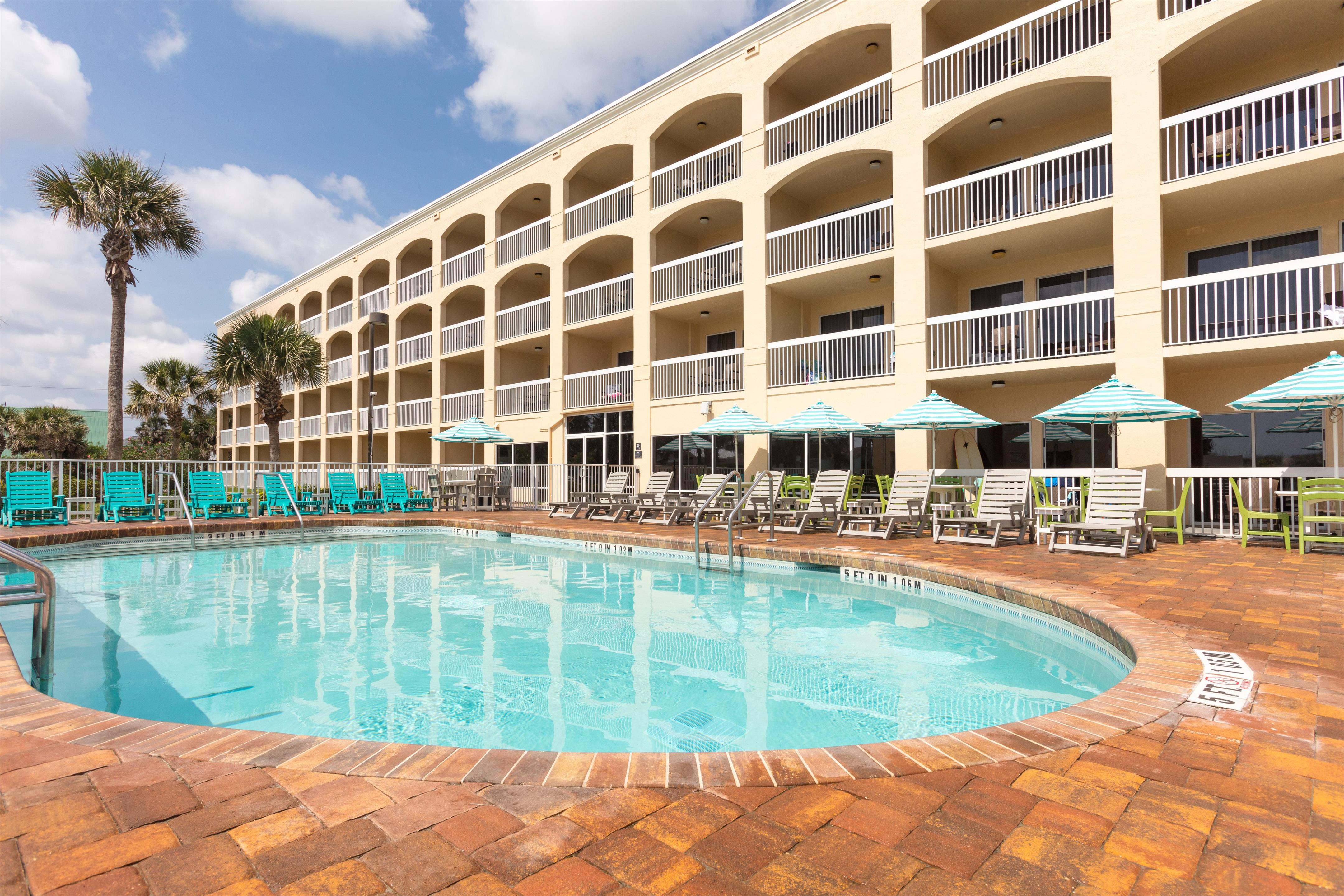 Pool | Hampton Inn St. Augustine Beach