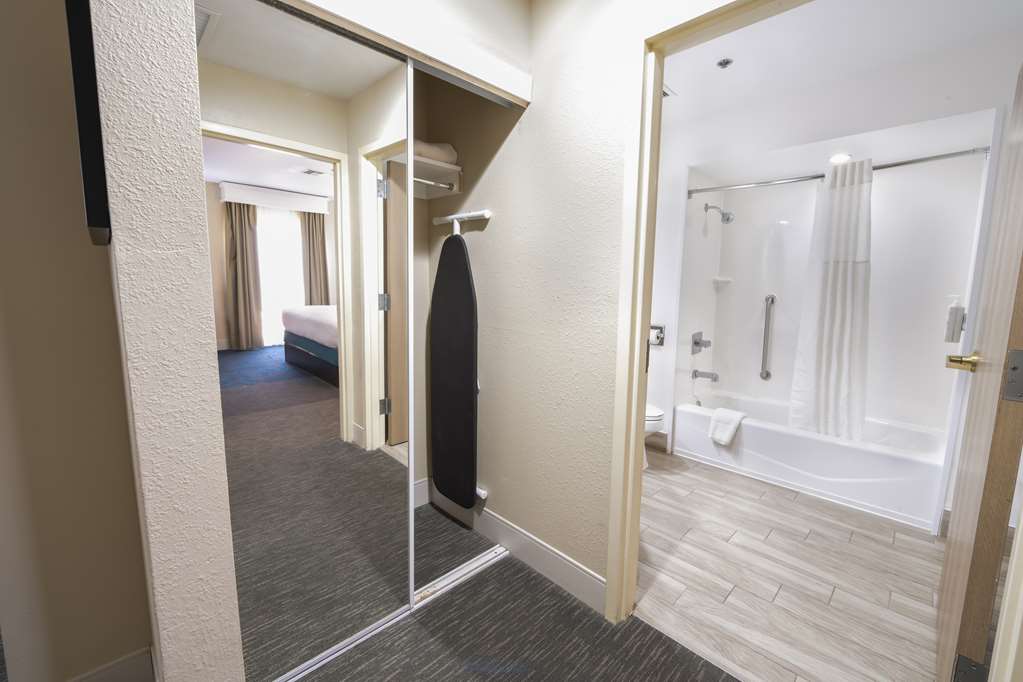 Hampton Inn St. Augustine-Historic District - Tap to explore photos