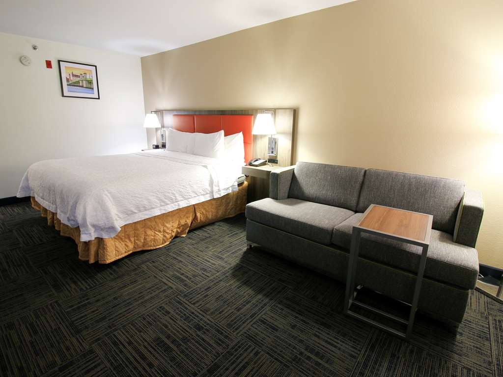 Hampton Inn St. Augustine-I-95 Room Type - 1KG MOB HEAR ACC RI-SHW NS