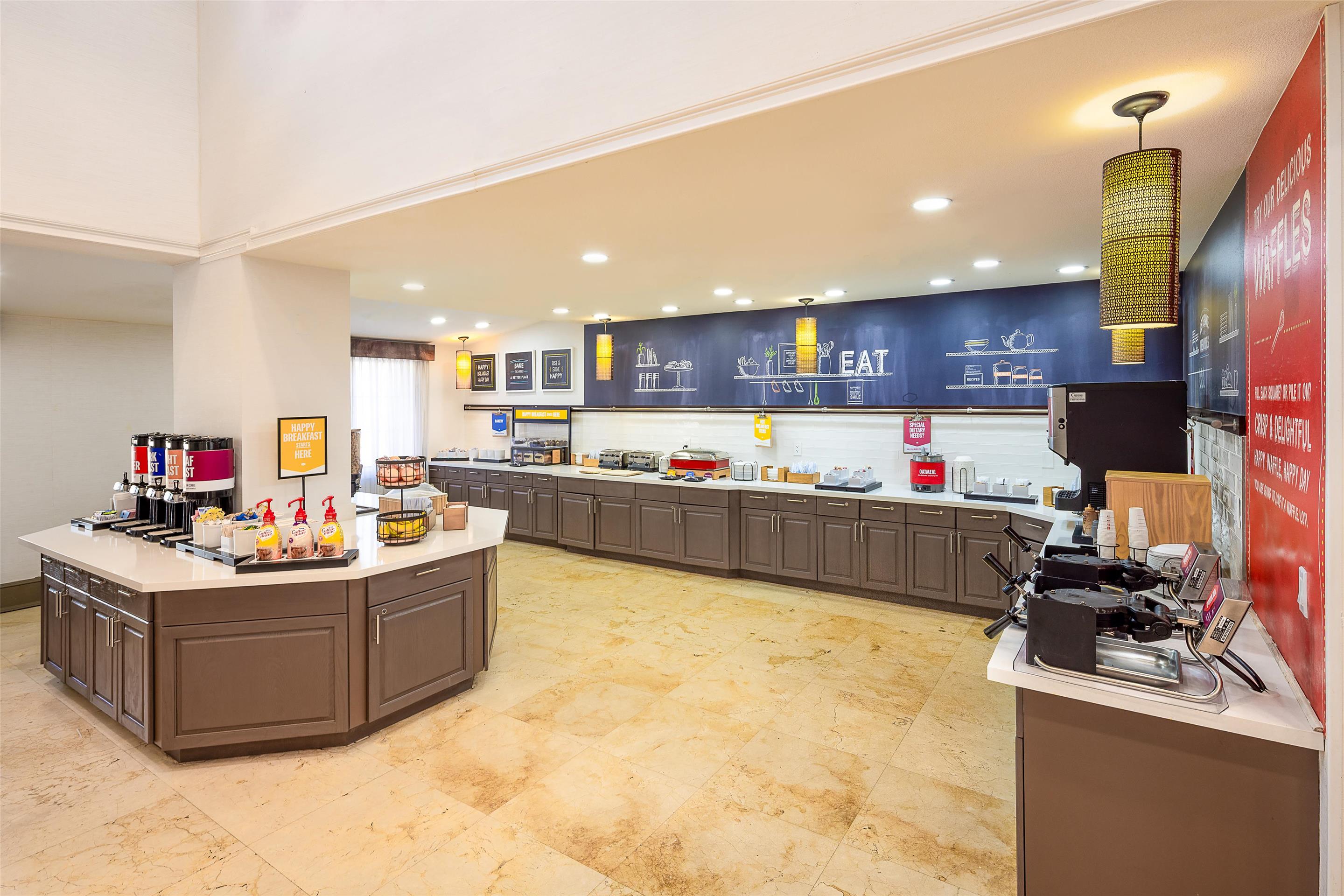 Breakfast Area | Hampton Inn & Suites St. Augustine-Vilano Beach