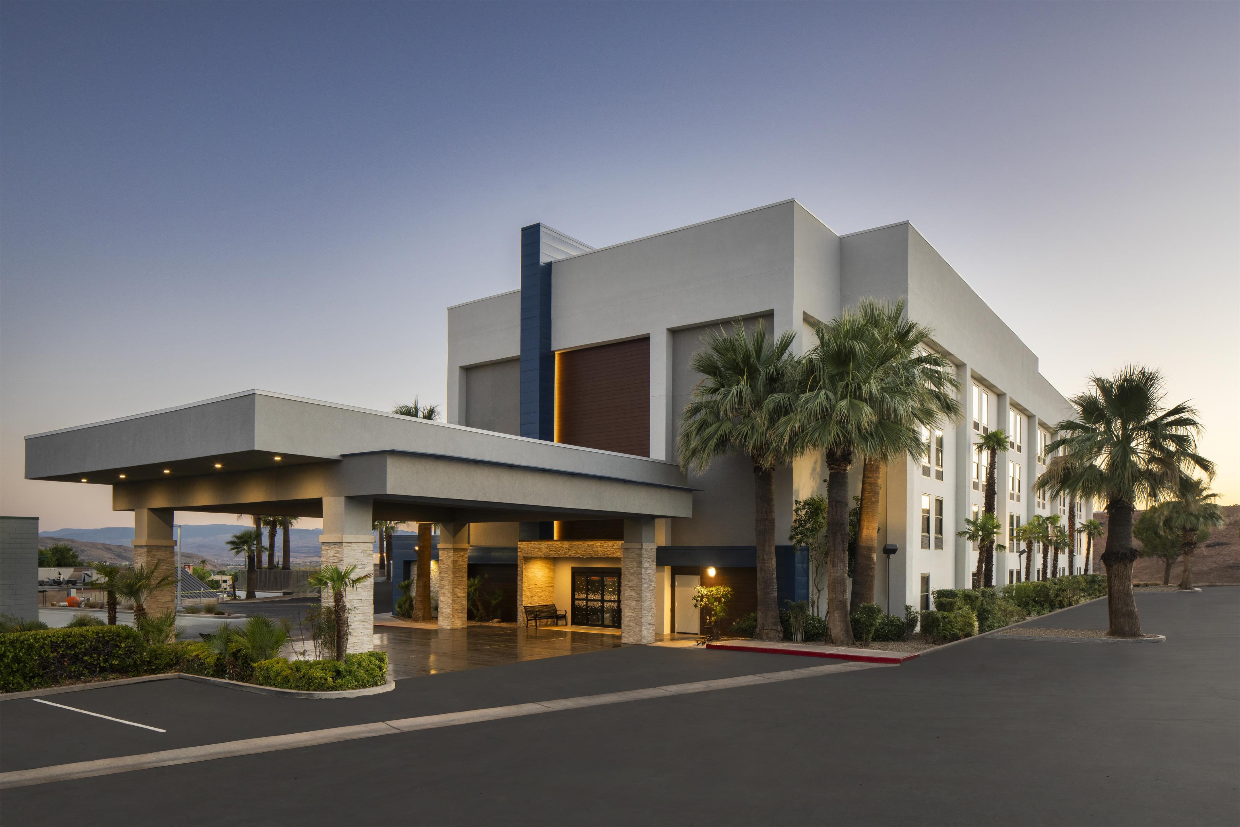 Exterior | Hampton Inn St George