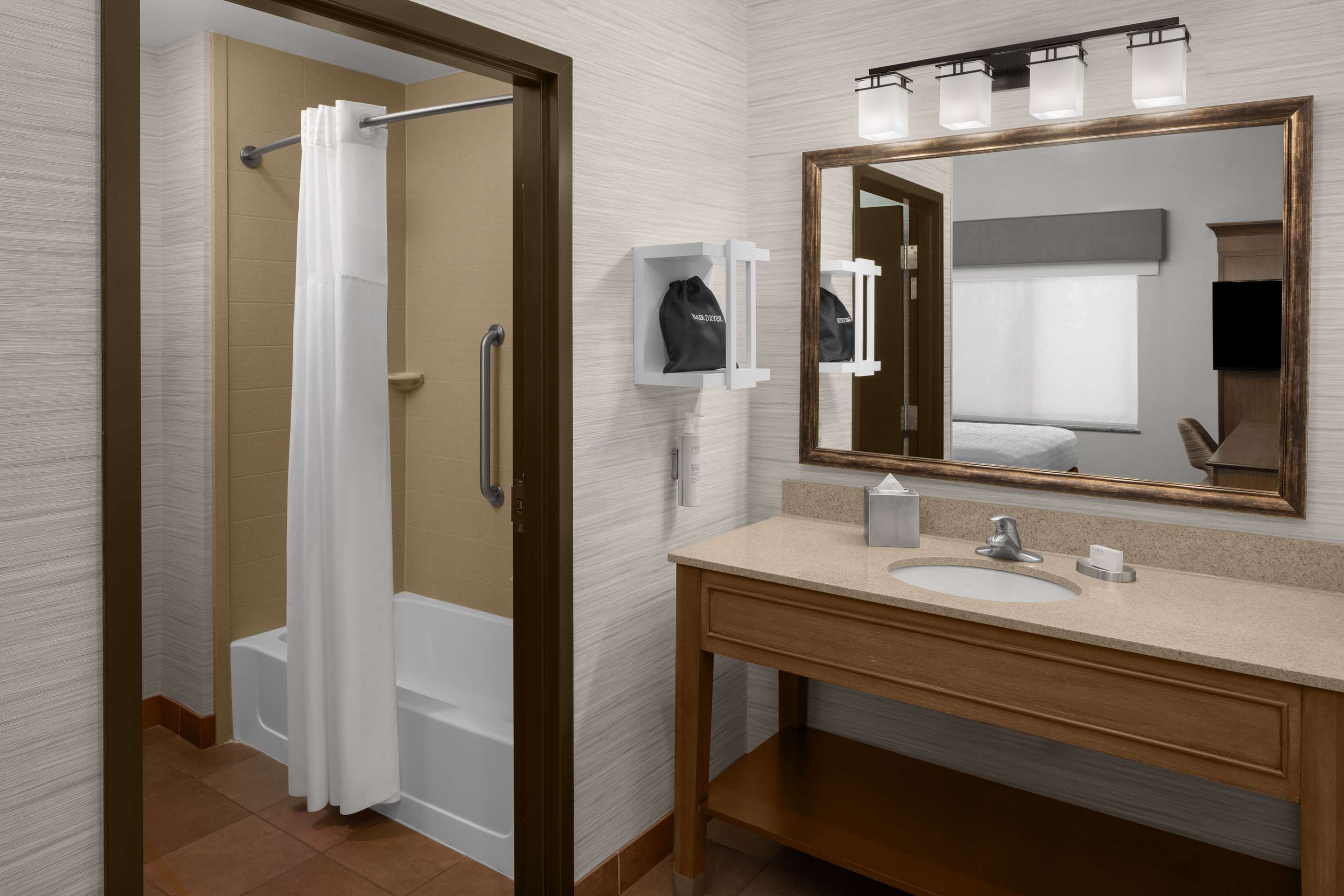 Guest room bath
