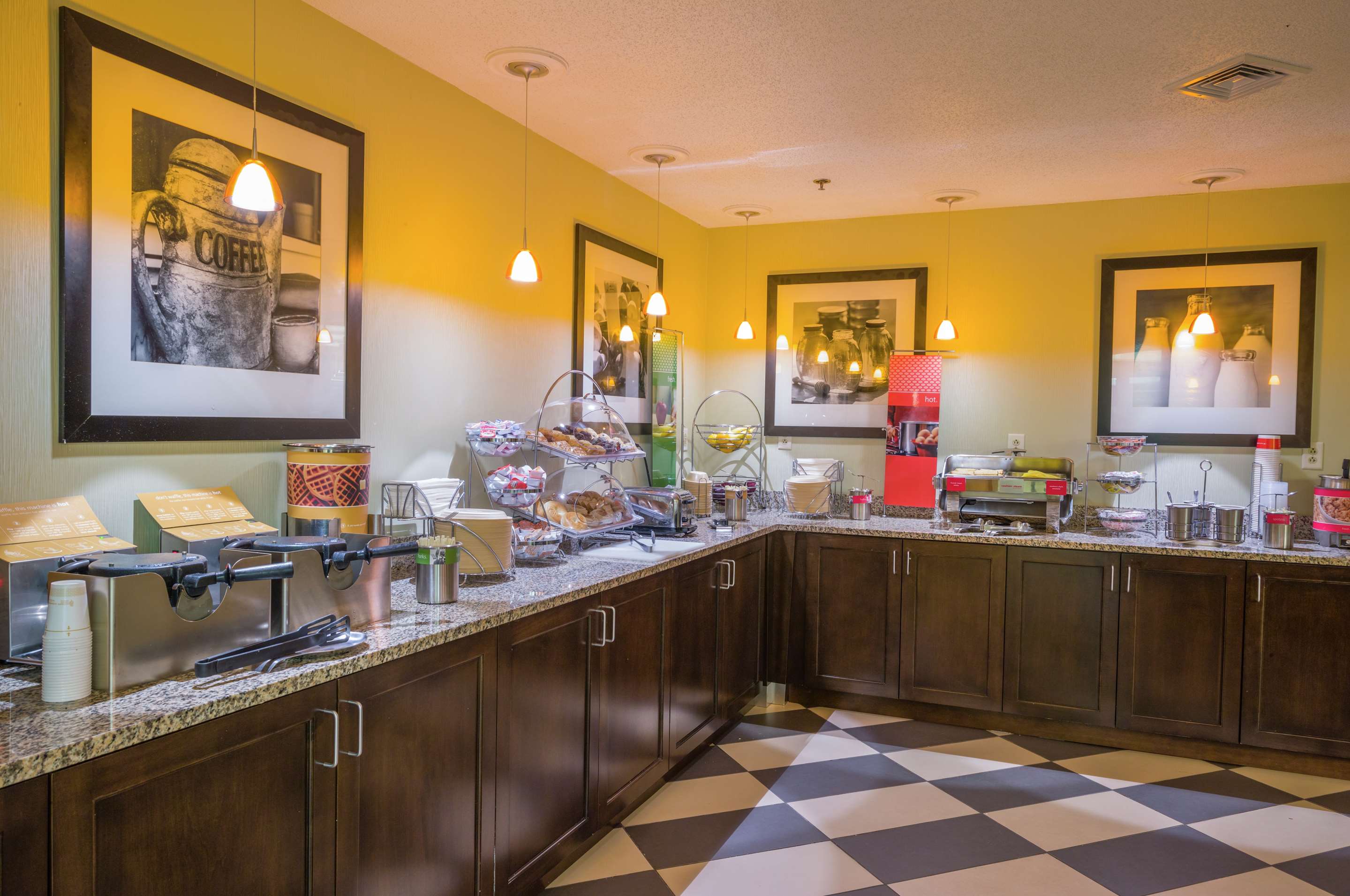 Breakfast Area | Hampton Inn Selinsgrove/Shamokin Dam