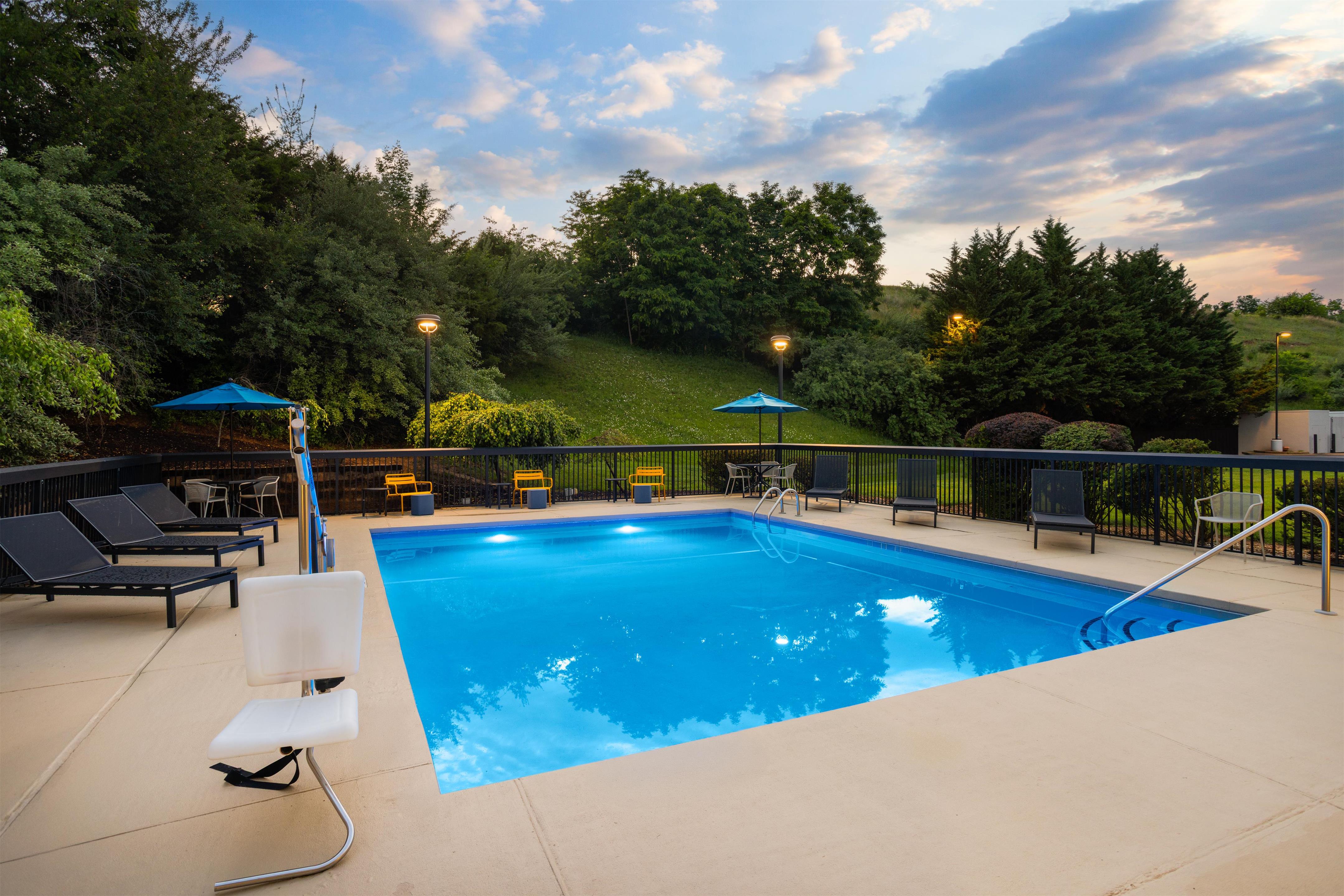 Pool | Hampton Inn Staunton