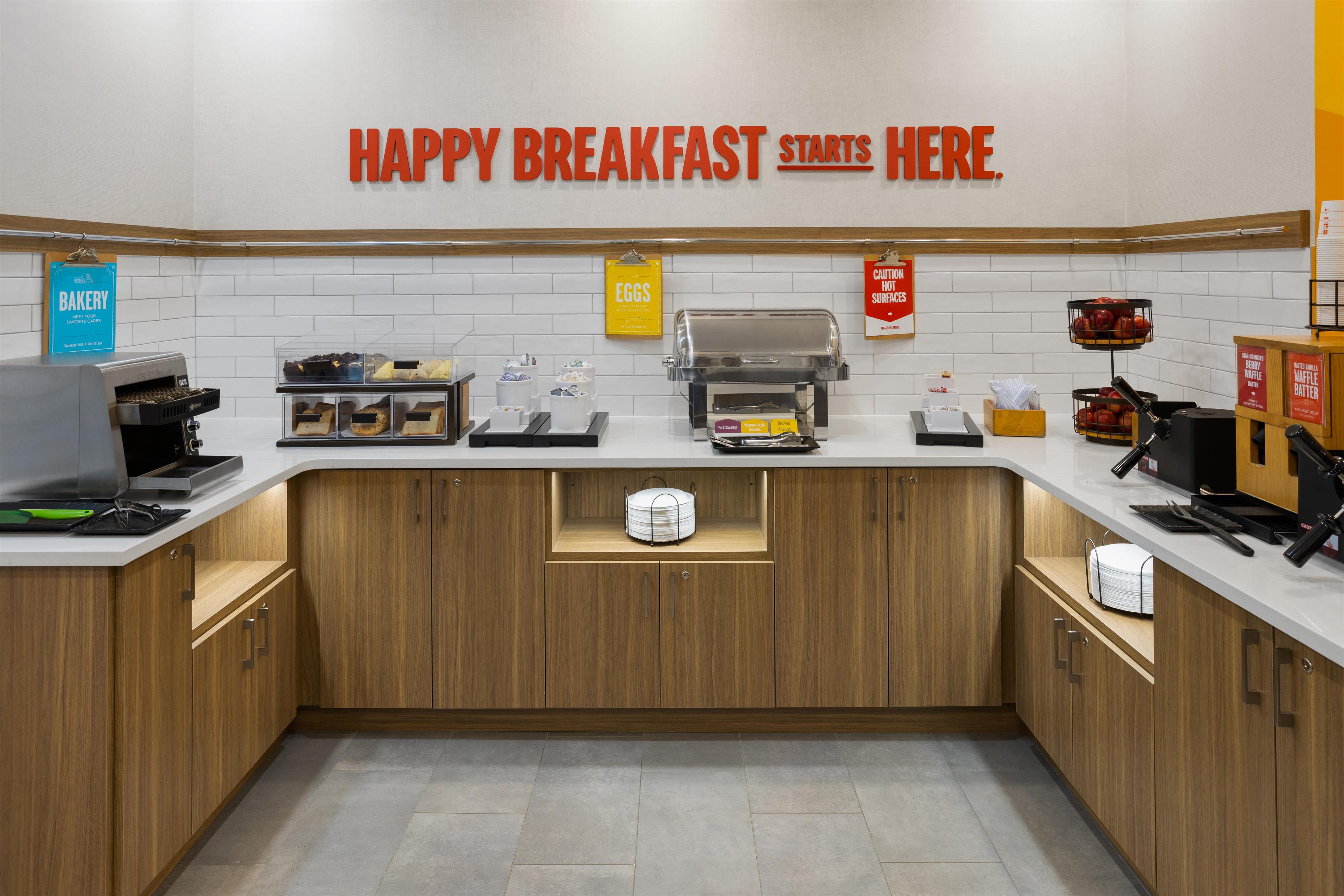 Breakfast Area | Hampton Inn Staunton