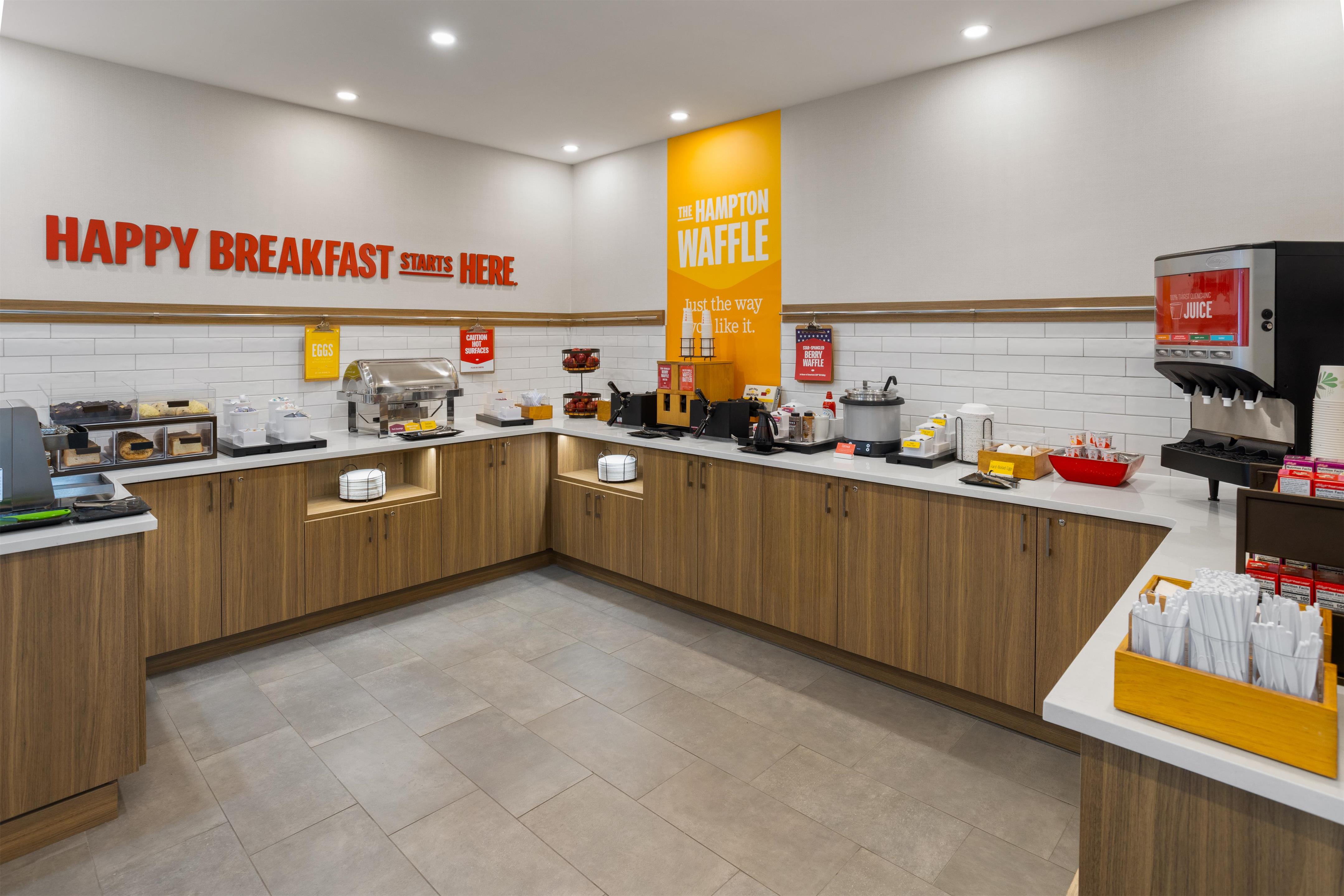 Breakfast Area | Hampton Inn Staunton