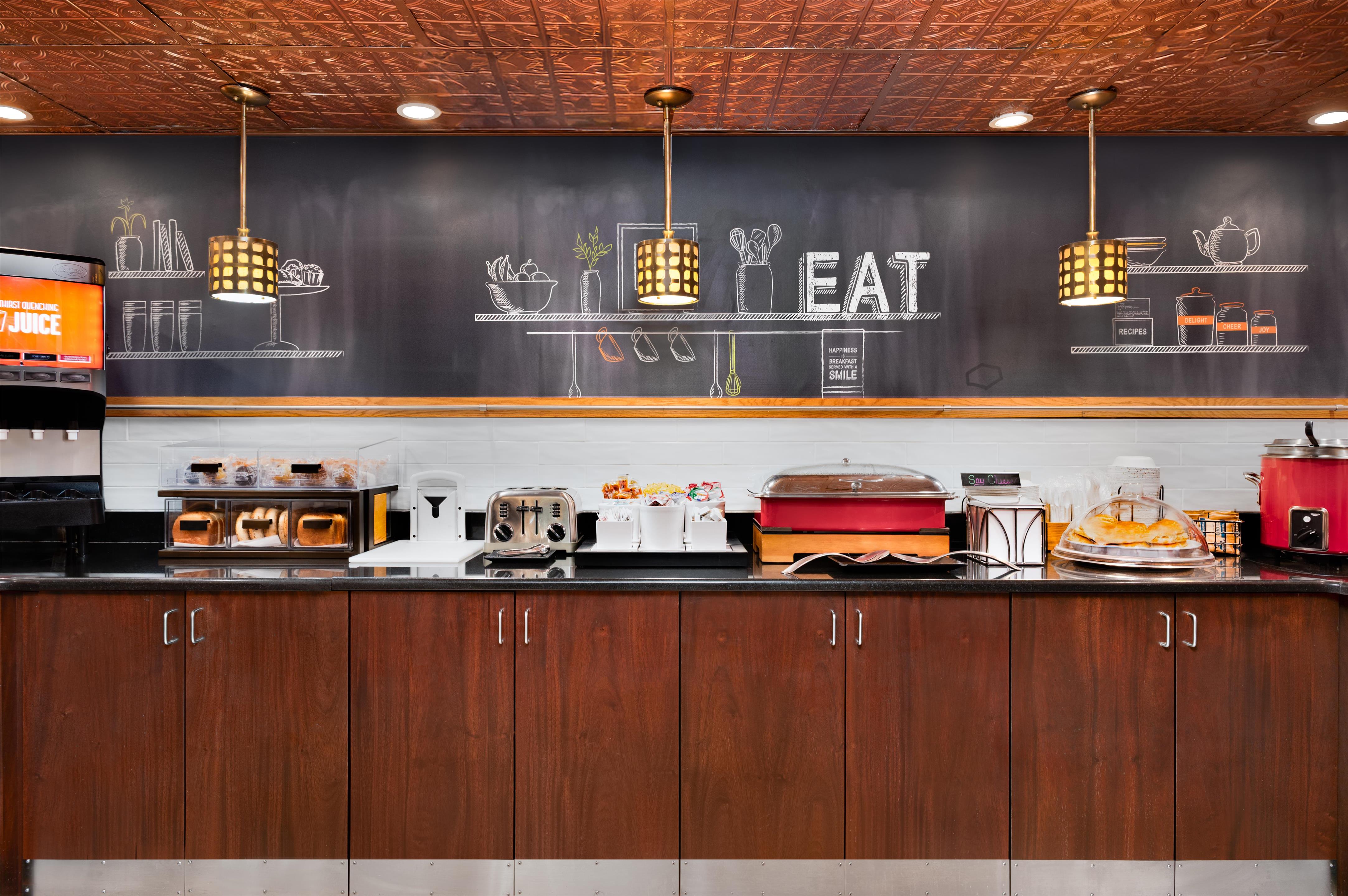 Breakfast Area | Hampton Inn South Hill