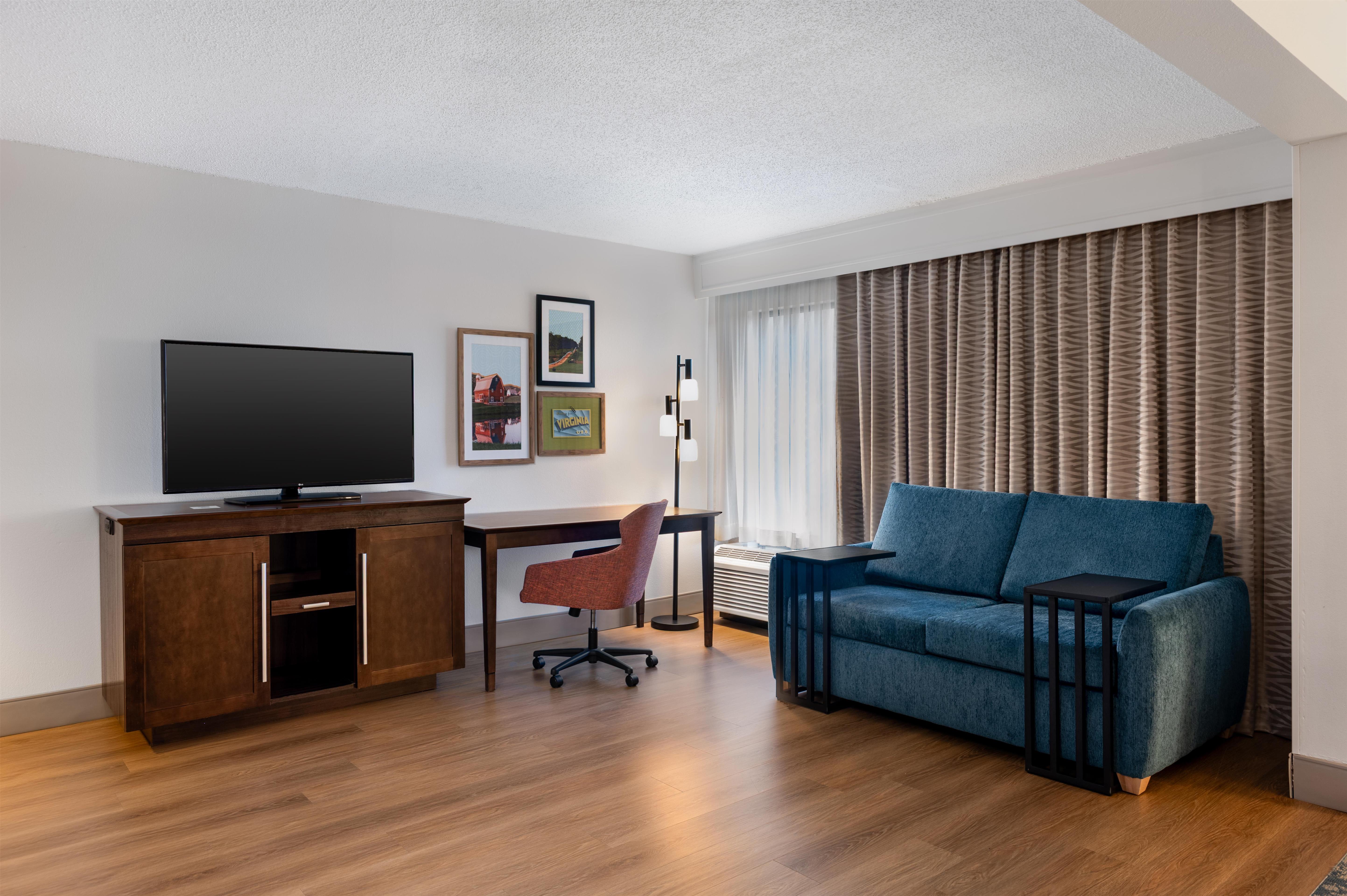 Hampton Inn by Hilton South Hill Room Type - KING STUDY NON-SMOKING