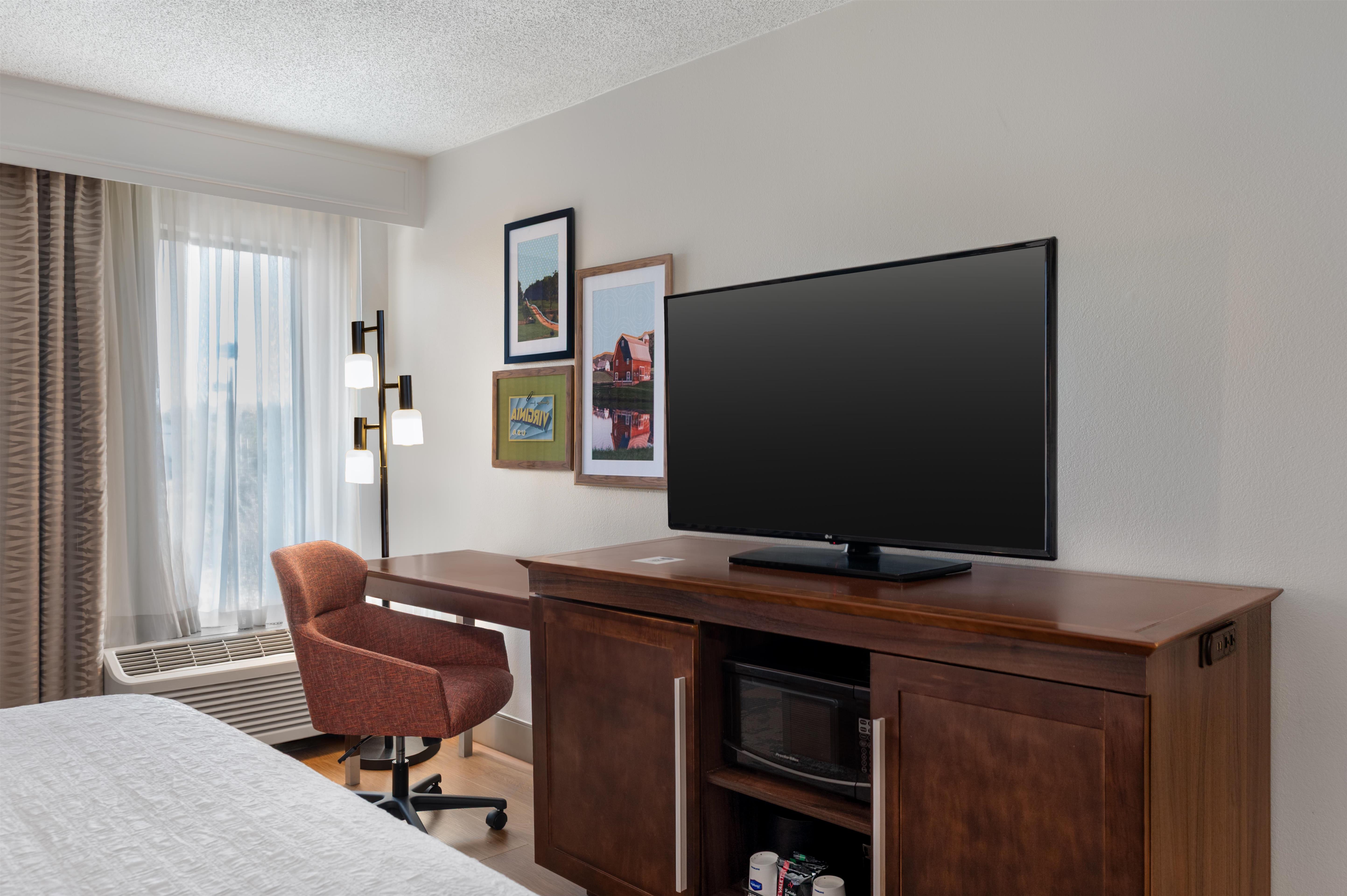 Hampton Inn by Hilton South Hill Room Type - 1 KING BED NONSMOKING