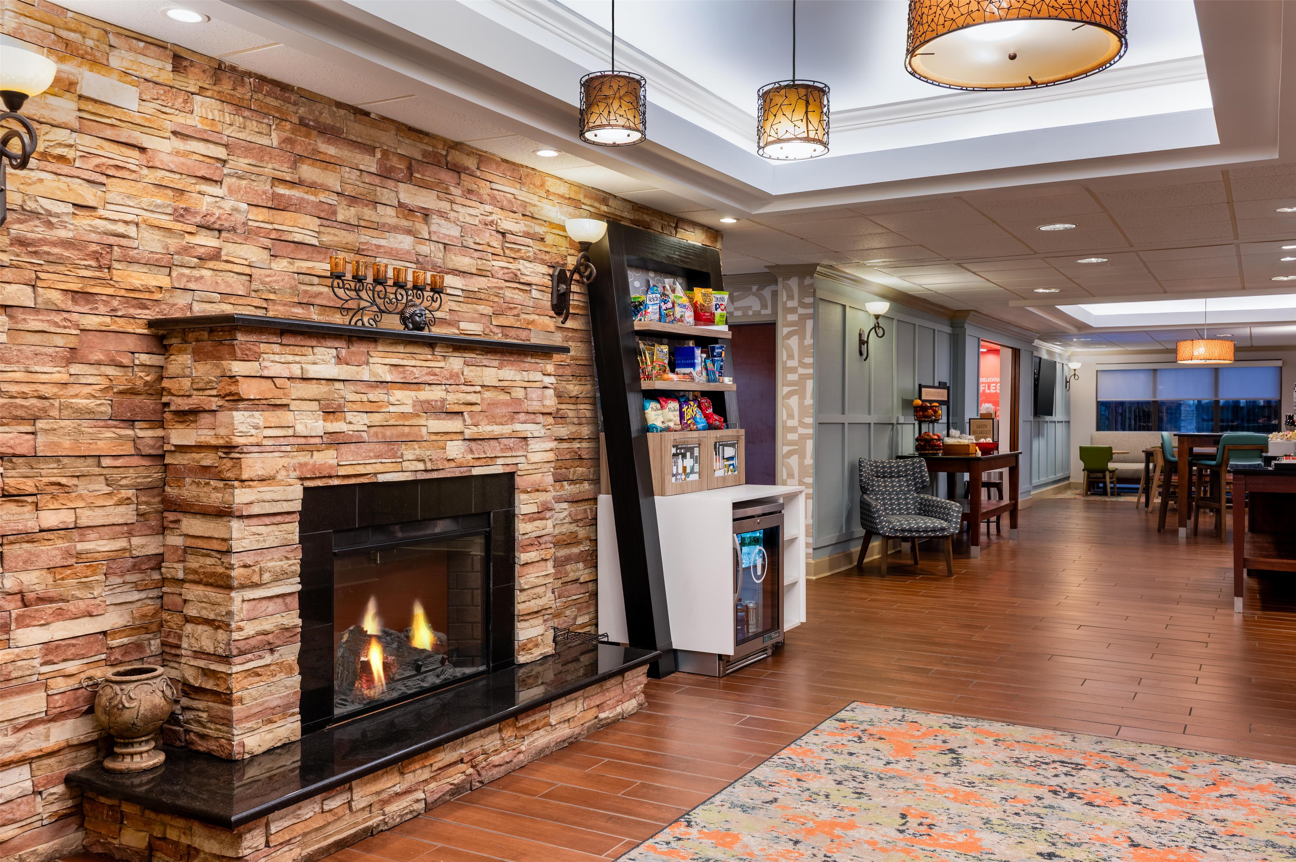 Lobby | Hampton Inn South Hill