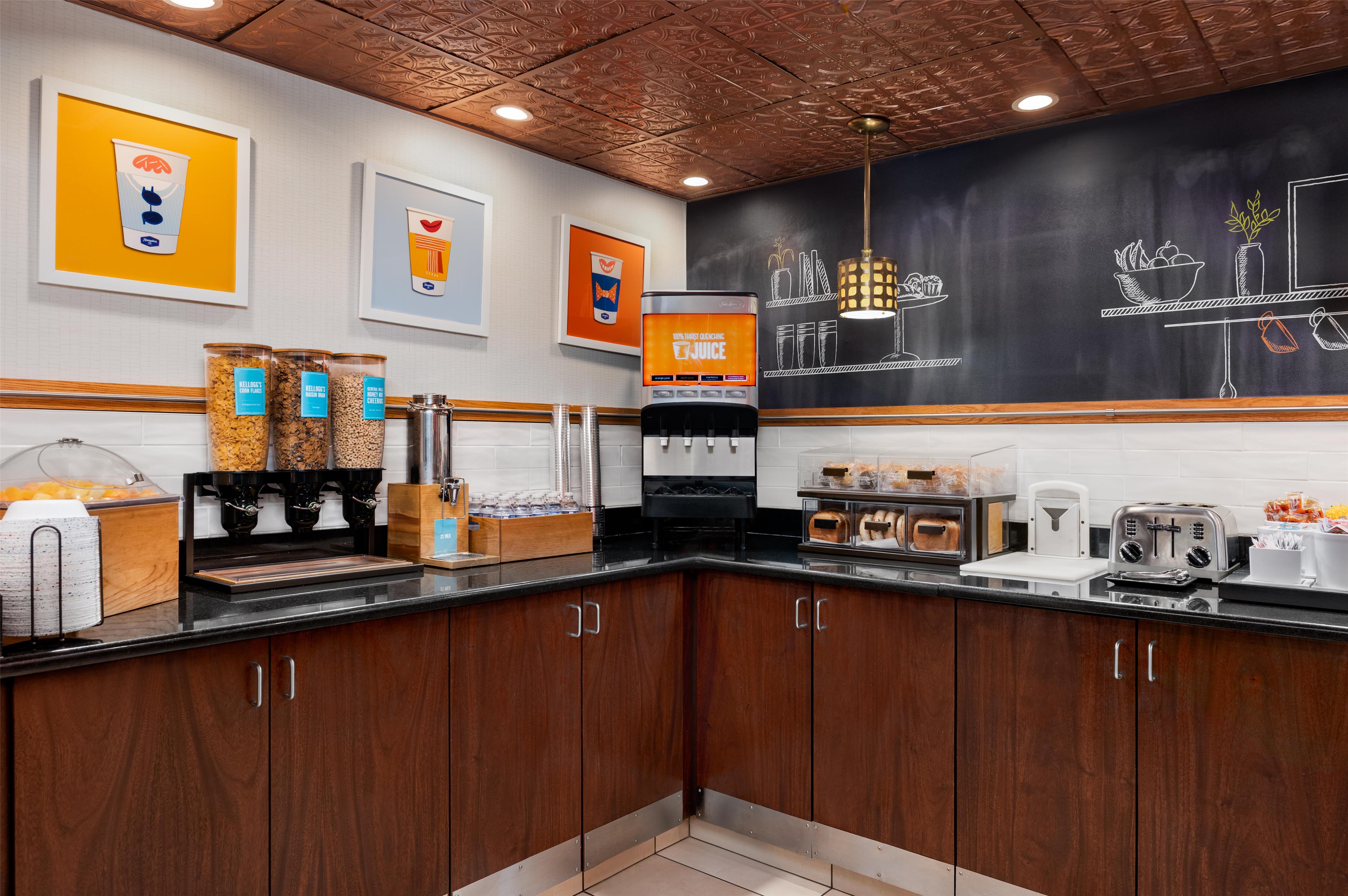 Breakfast Area | Hampton Inn South Hill