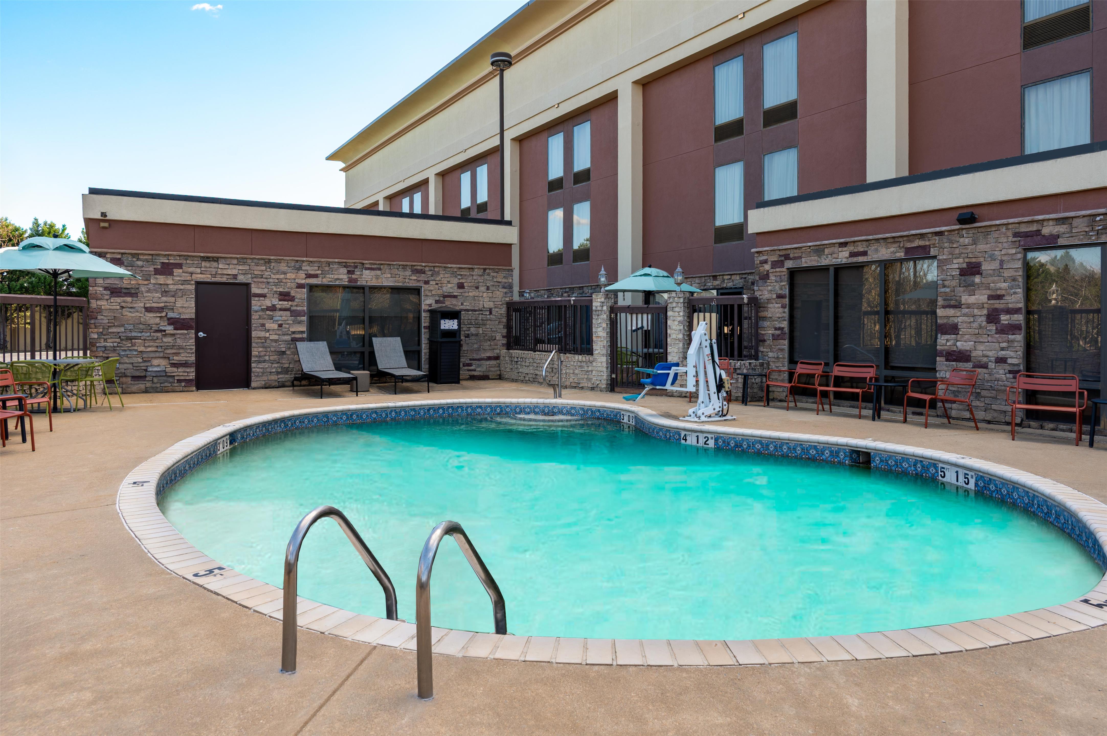 Pool | Hampton Inn South Hill