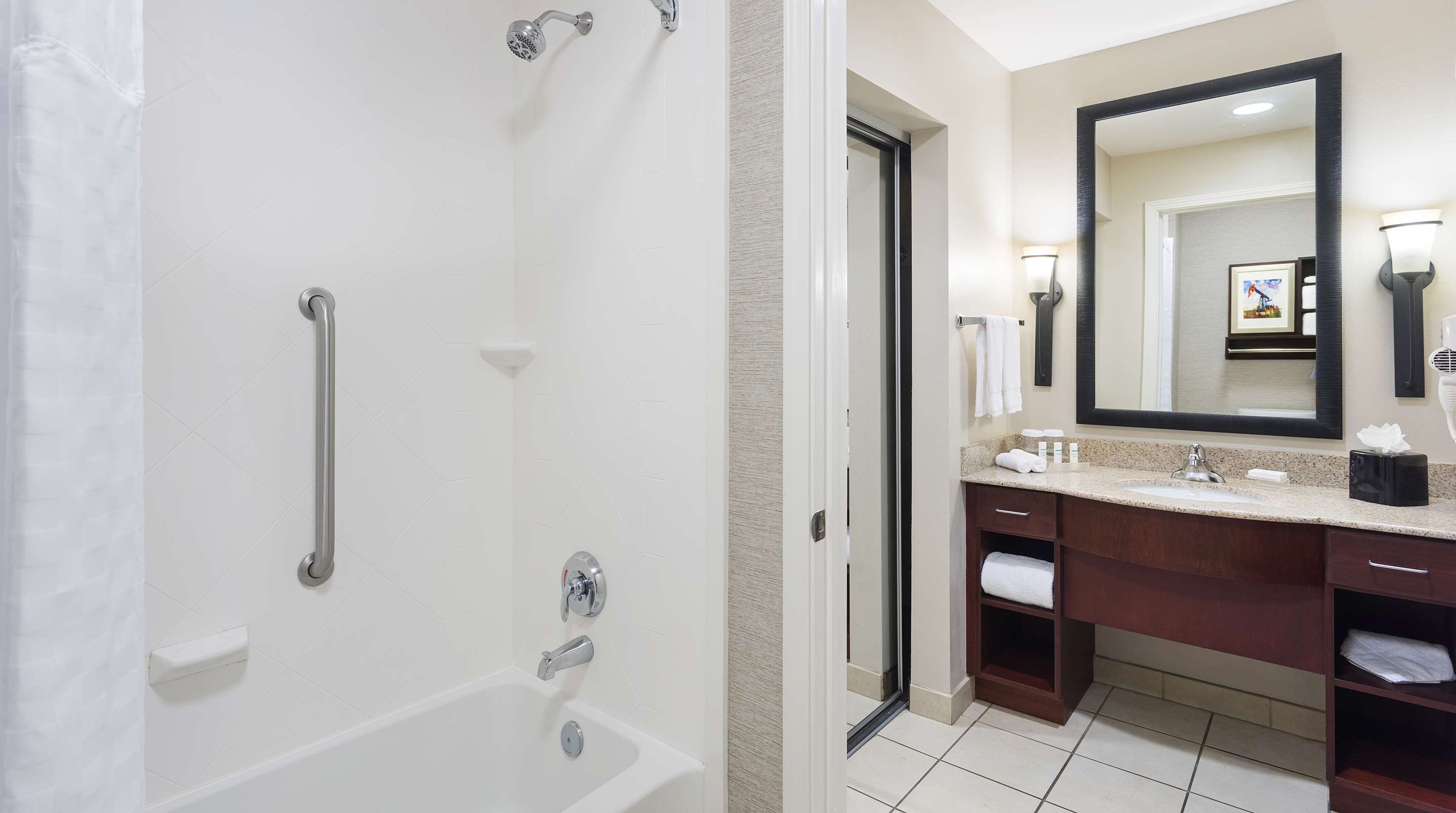 Guest room bath