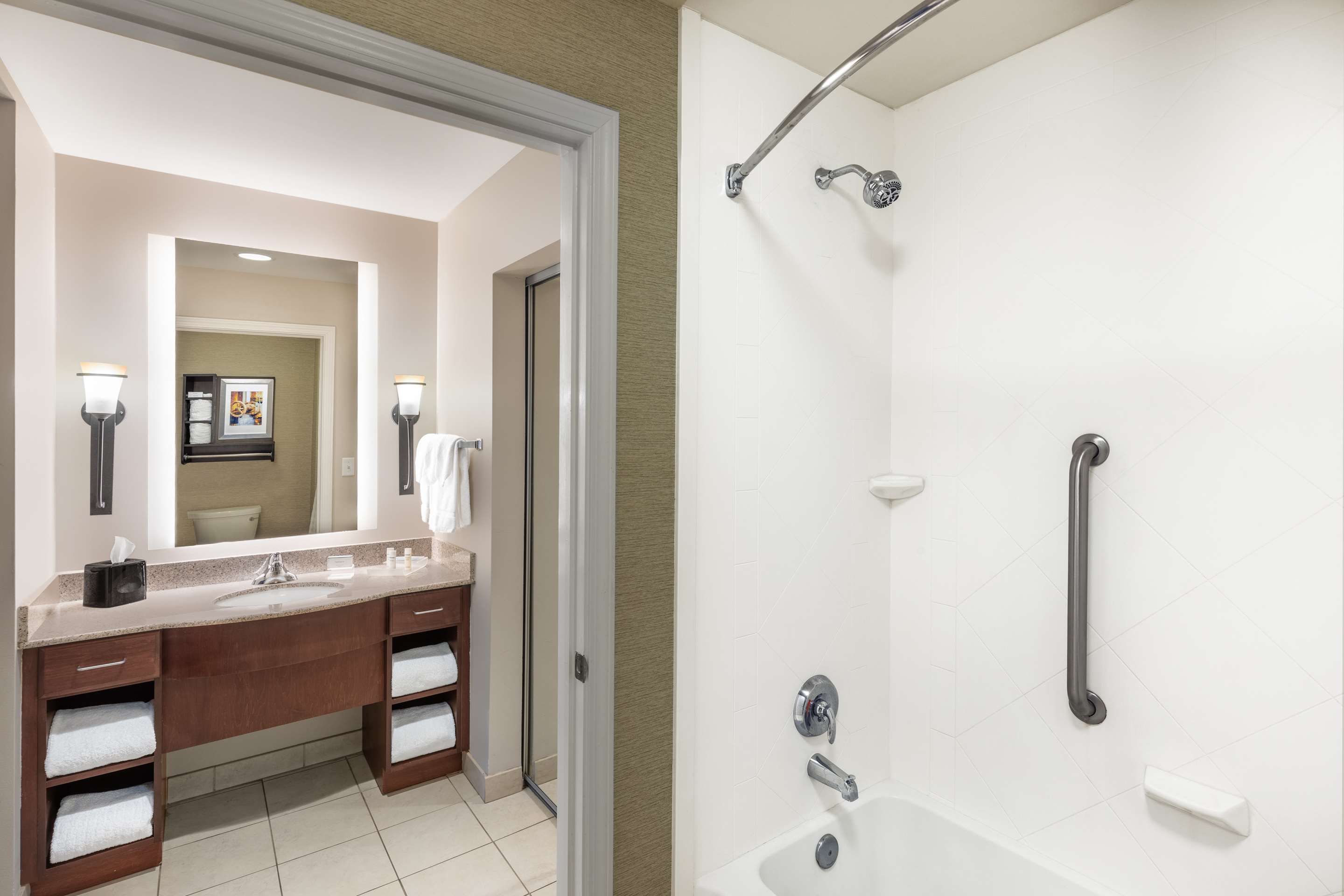 Guest room bath