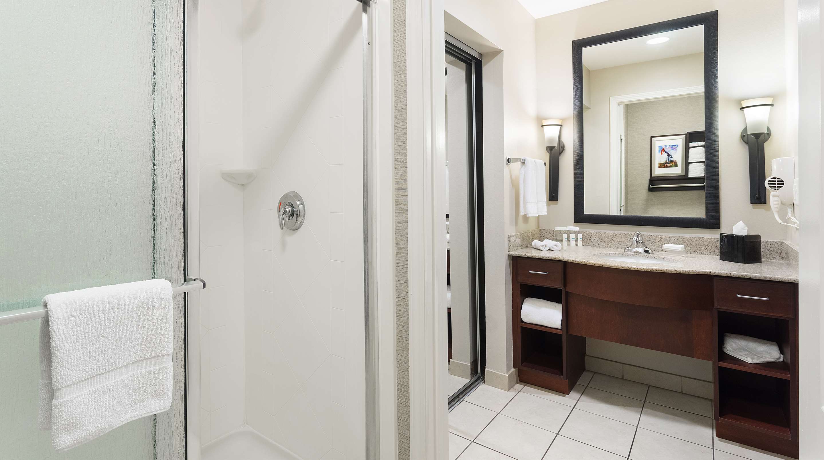 Guest room bath