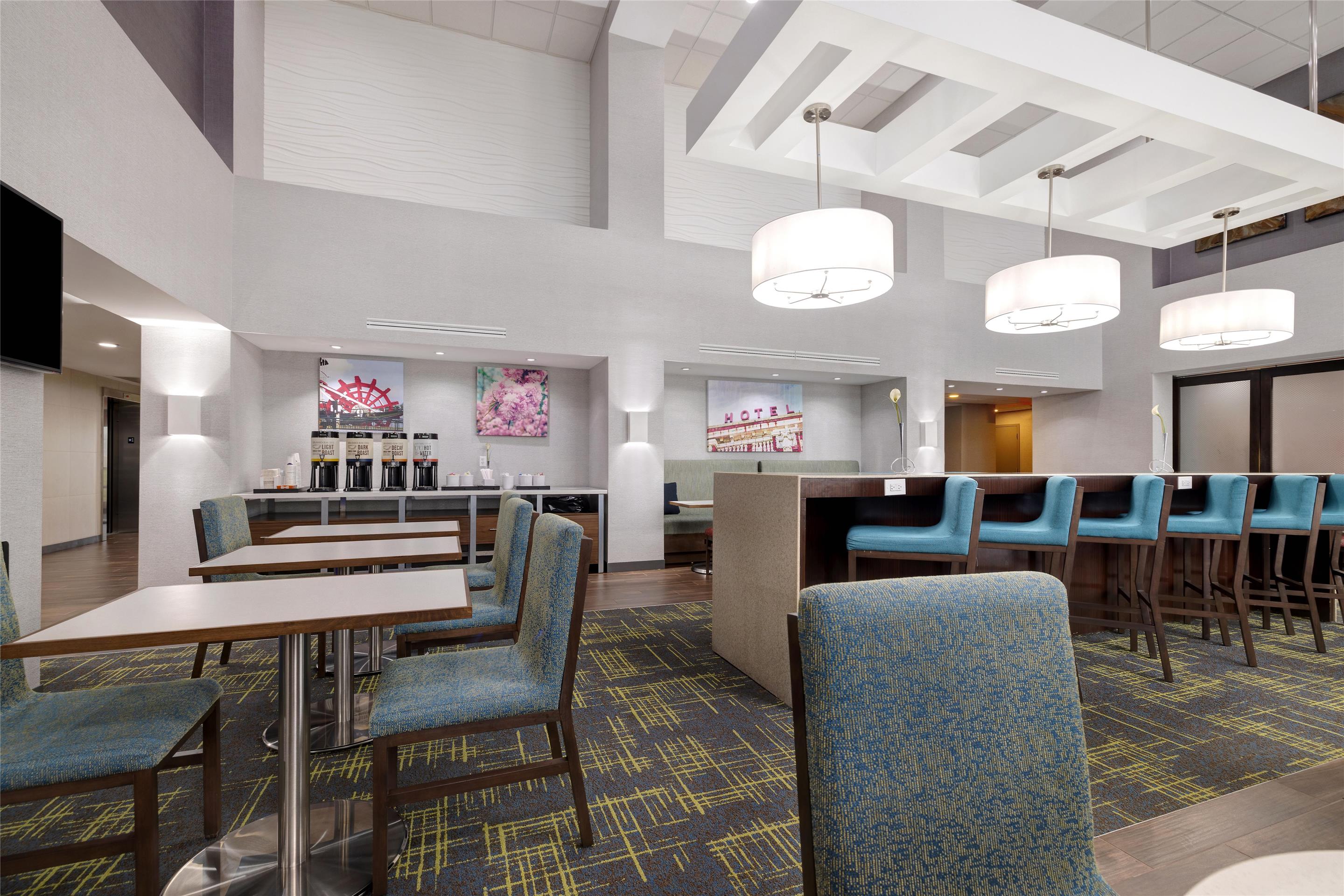 Breakfast Area | Hampton Inn & Suites Shreveport/South