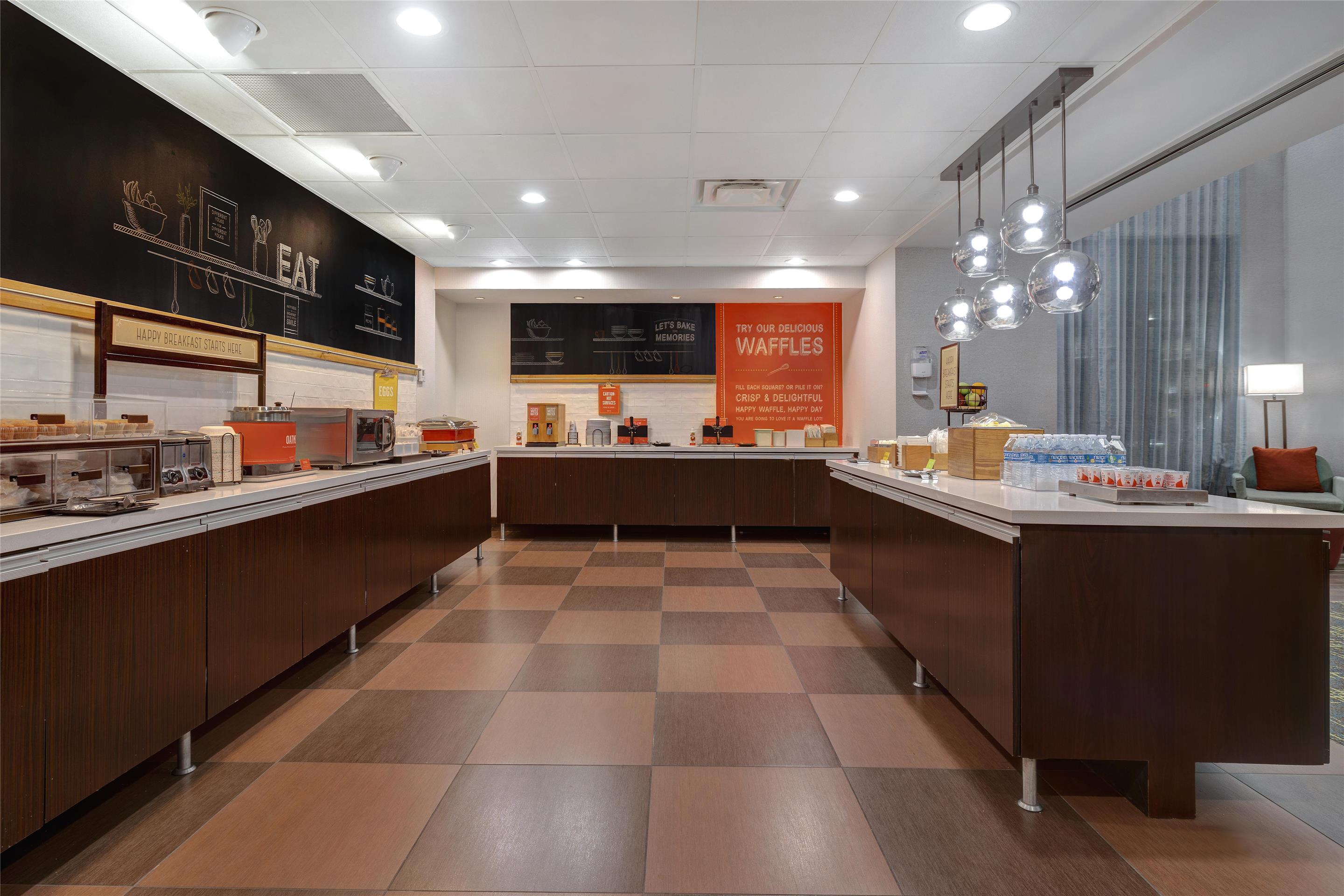 Breakfast Area | Hampton Inn & Suites Shreveport/South
