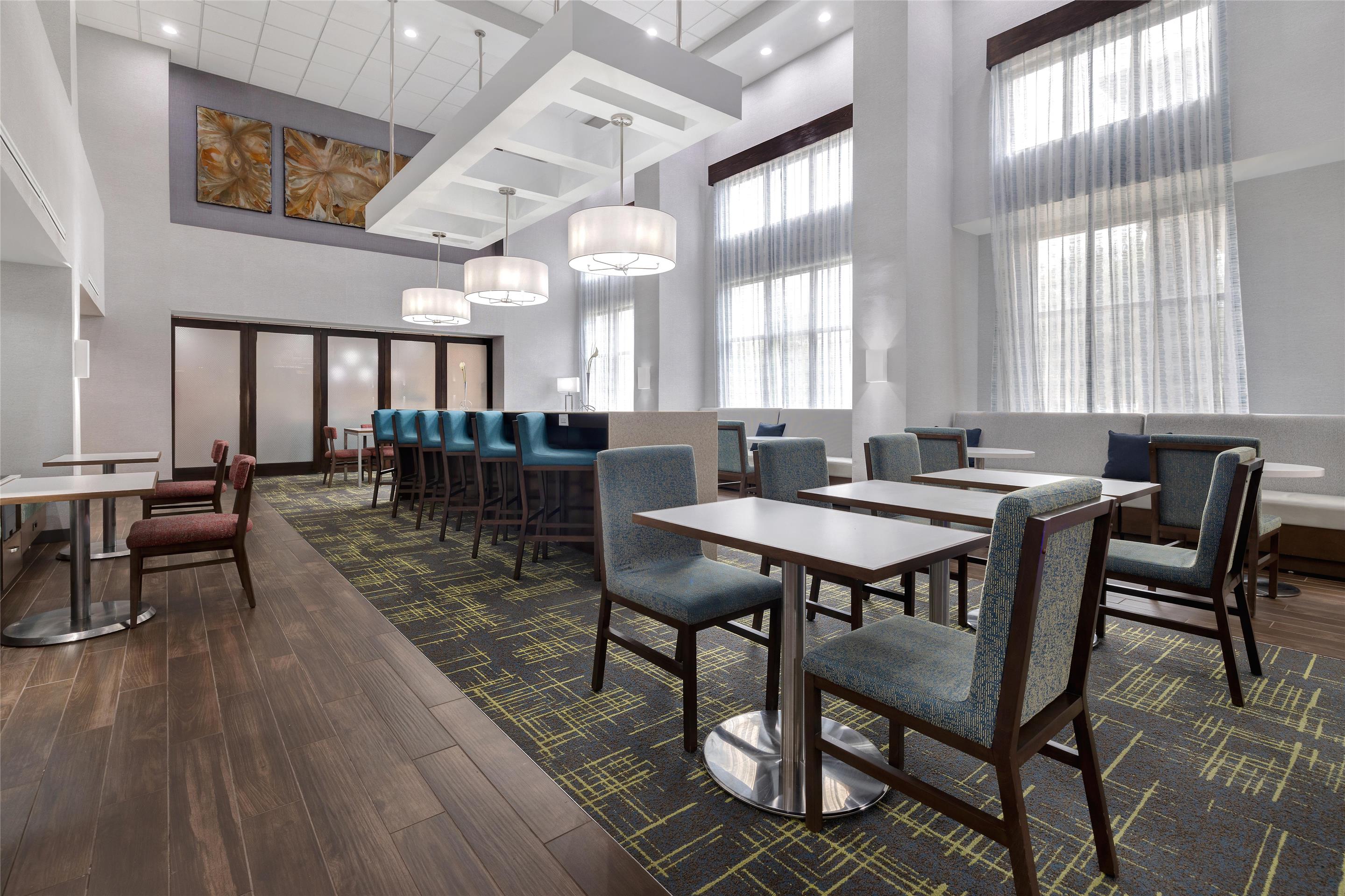 Breakfast Area | Hampton Inn & Suites Shreveport/South