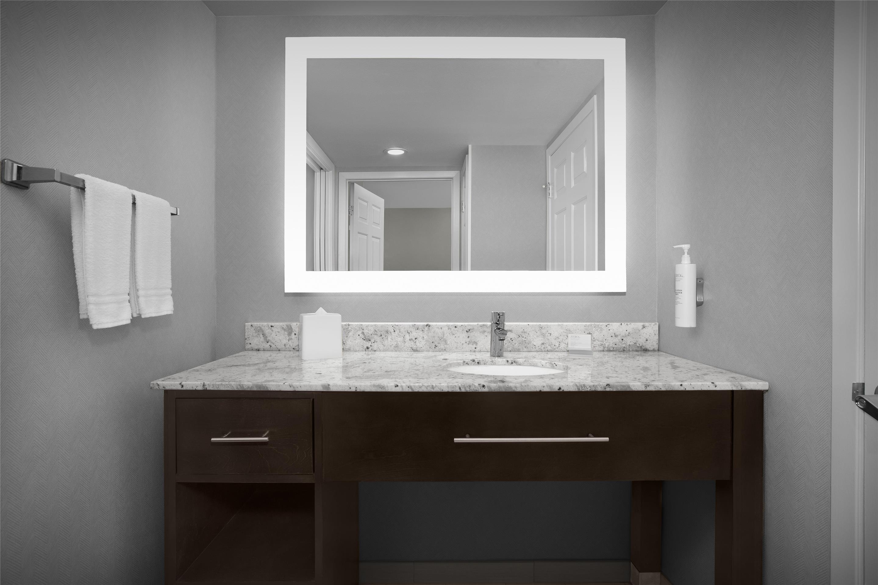 Guest room bath