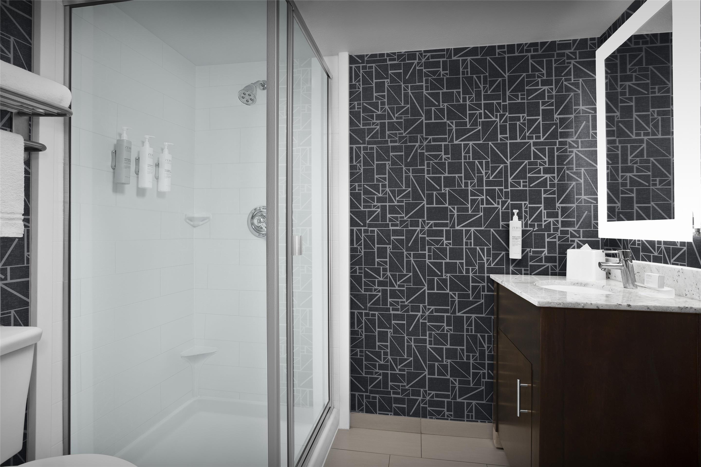Guest room bath