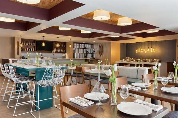 Restaurant - DoubleTree by Hilton Hotel Pruneyard Plaza Campbell