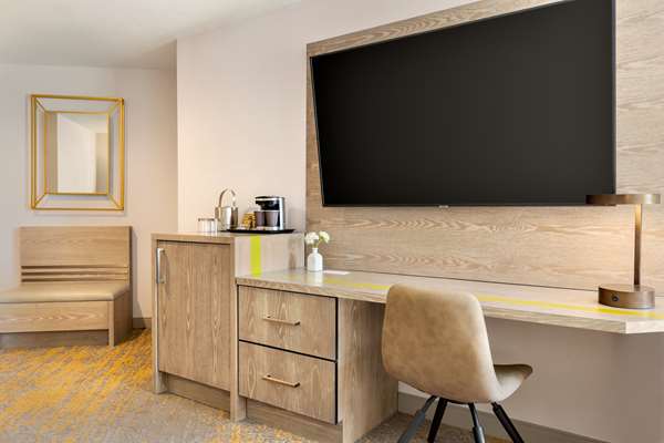  - DoubleTree by Hilton Hotel Pruneyard Plaza Campbell