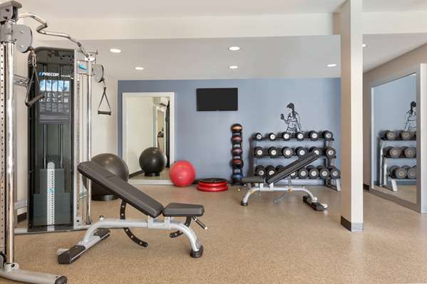 Fitness/ Exercise Room - DoubleTree by Hilton Hotel Pruneyard Plaza Campbell