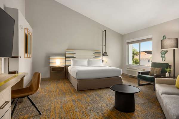  - DoubleTree by Hilton Hotel Pruneyard Plaza Campbell