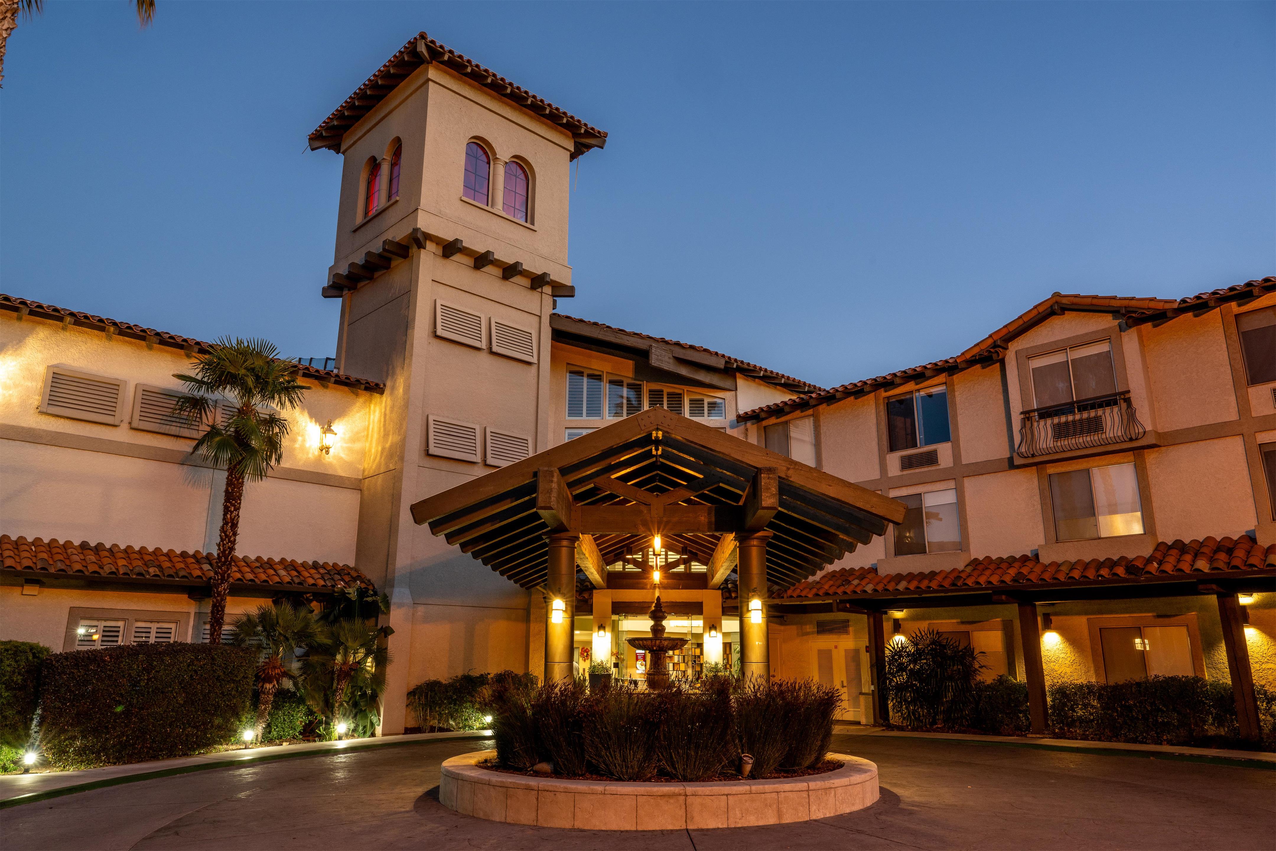 Exterior | Doubletree by Hilton Campbell - Pruneyard Plaza