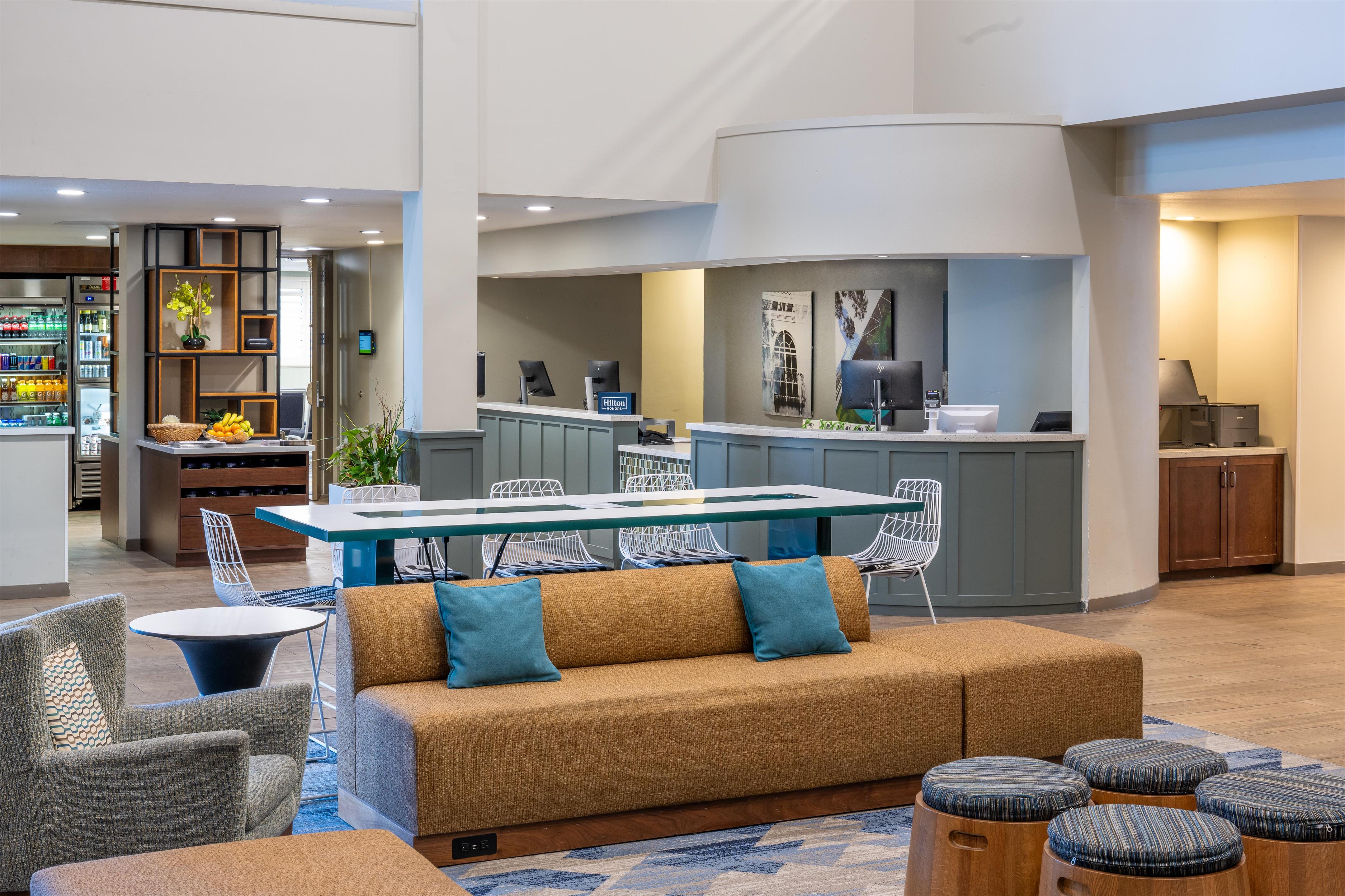 Lobby | Doubletree by Hilton Campbell - Pruneyard Plaza