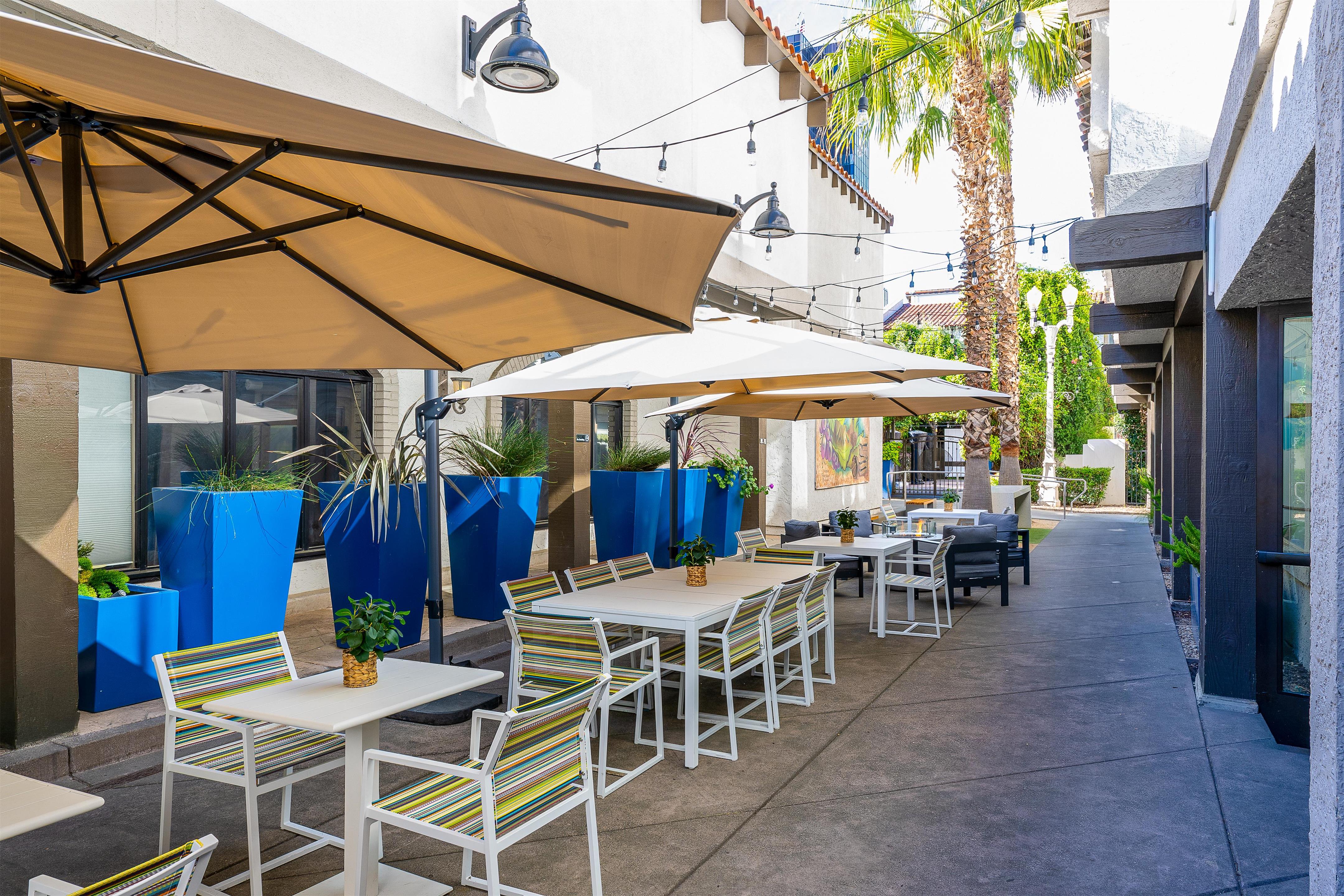Restaurant | Doubletree by Hilton Campbell - Pruneyard Plaza