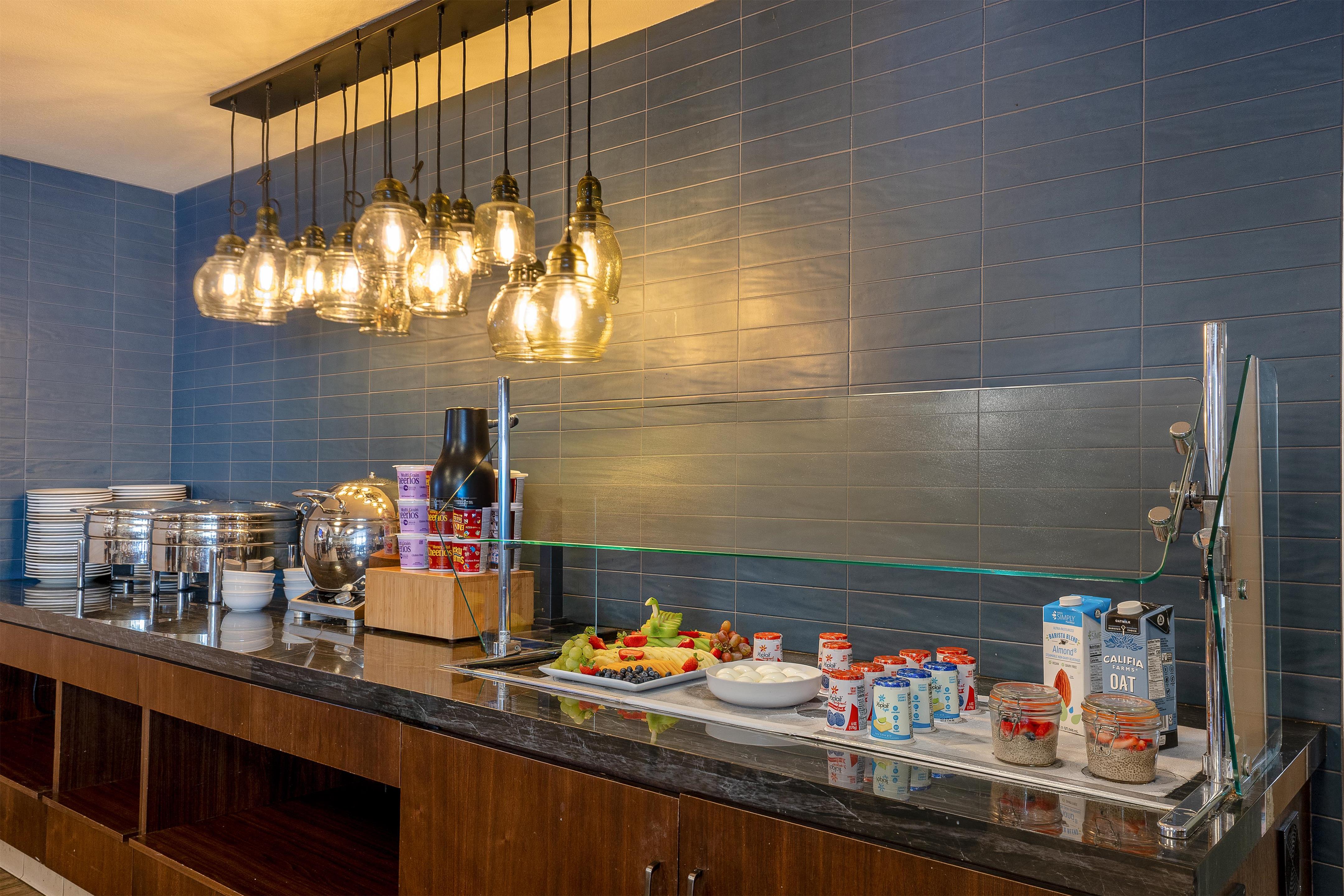 Restaurant | Doubletree by Hilton Campbell - Pruneyard Plaza
