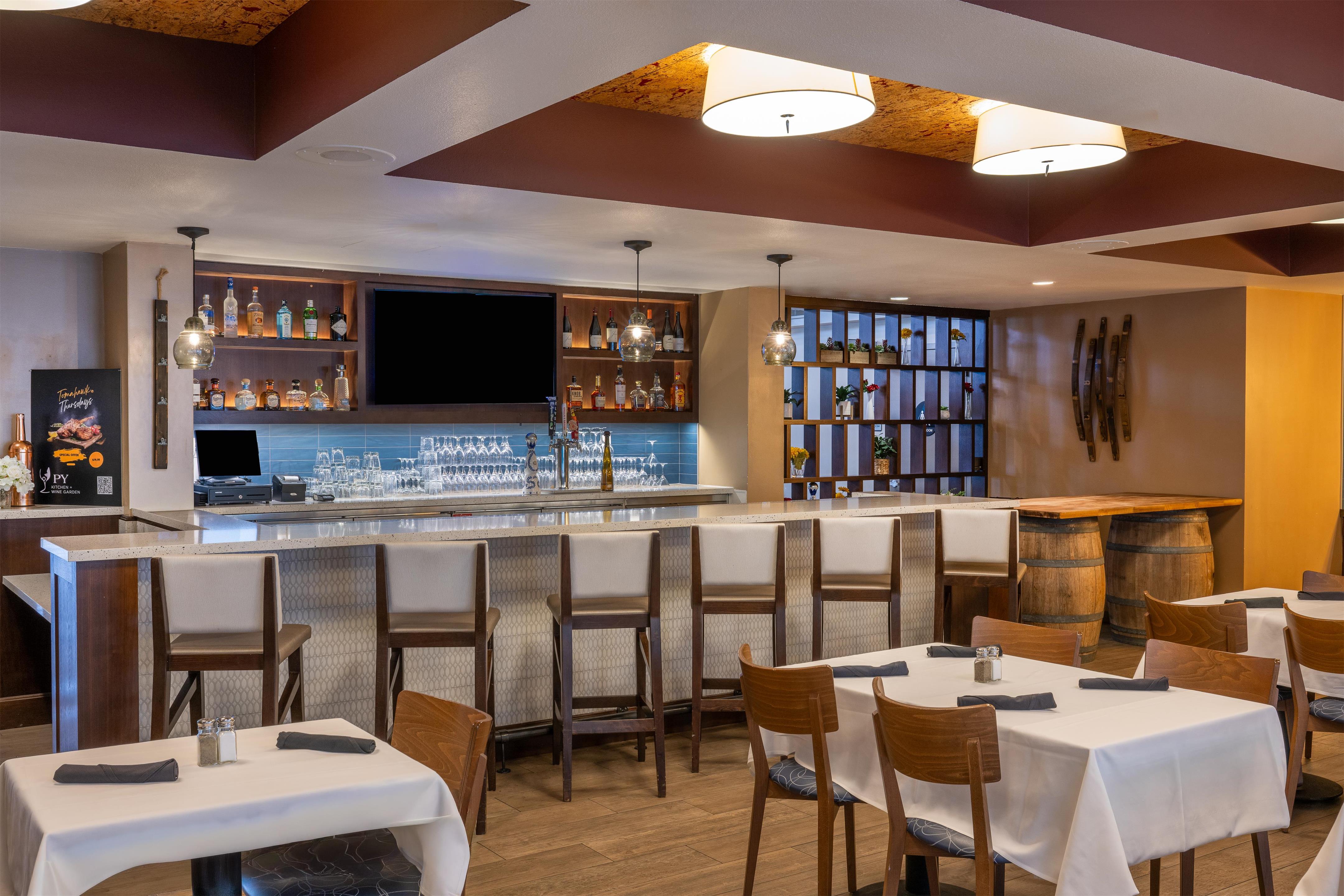 Restaurant | Doubletree by Hilton Campbell - Pruneyard Plaza