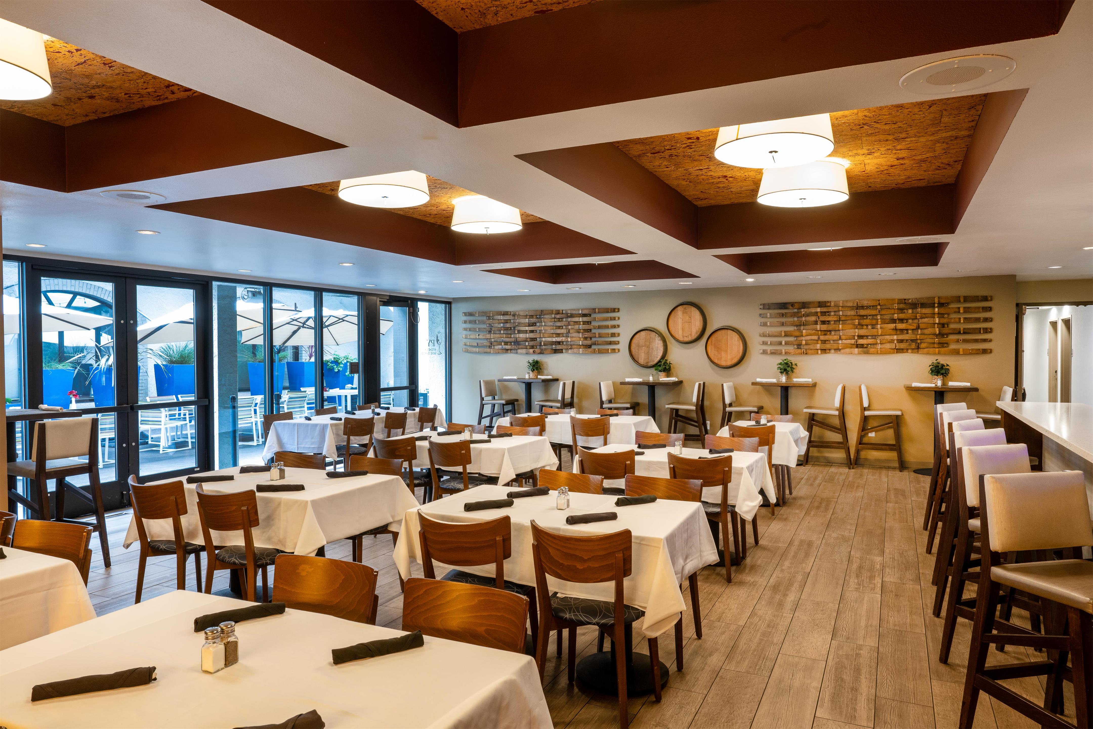 Restaurant | Doubletree by Hilton Campbell - Pruneyard Plaza