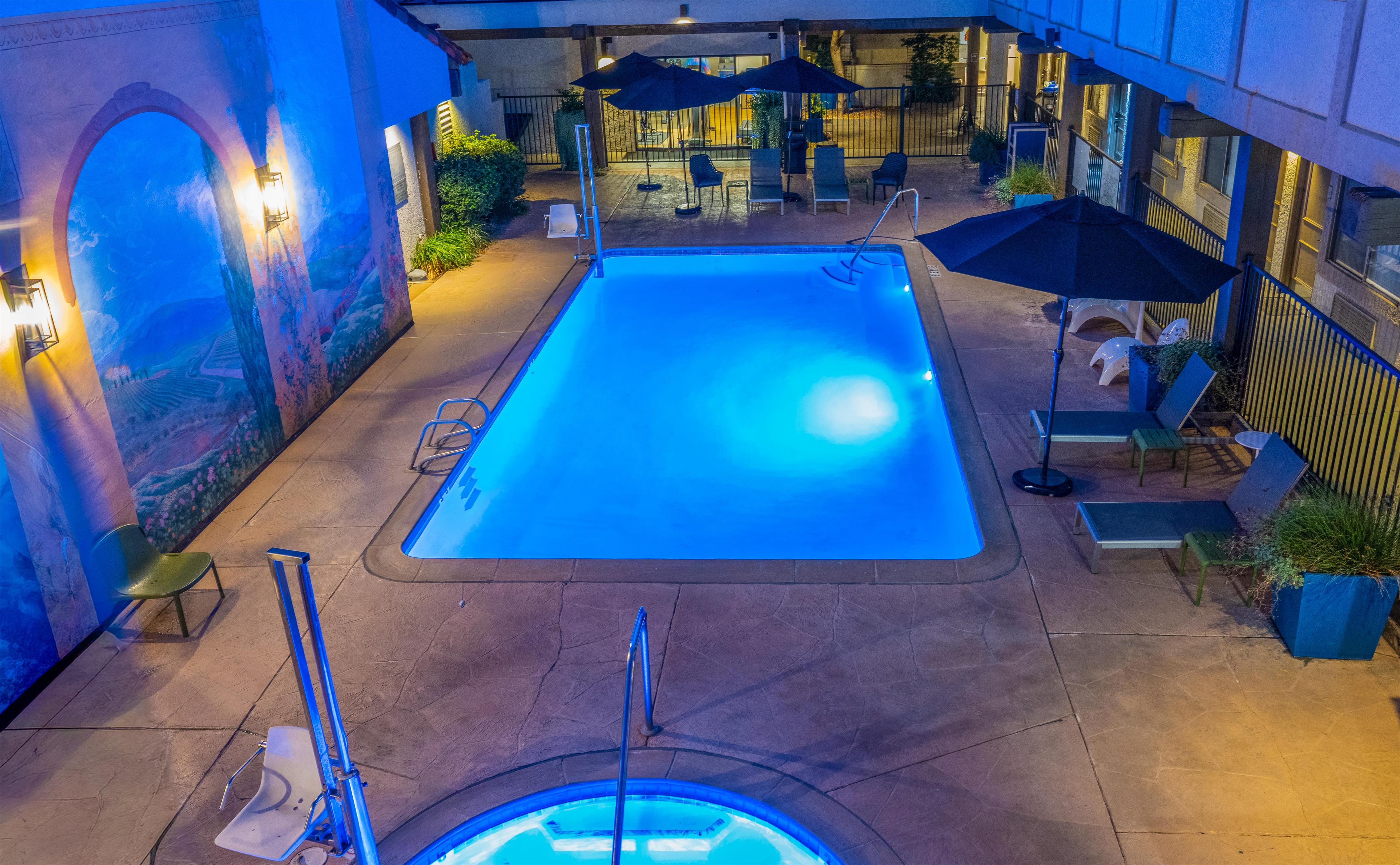 Pool | Doubletree by Hilton Campbell - Pruneyard Plaza