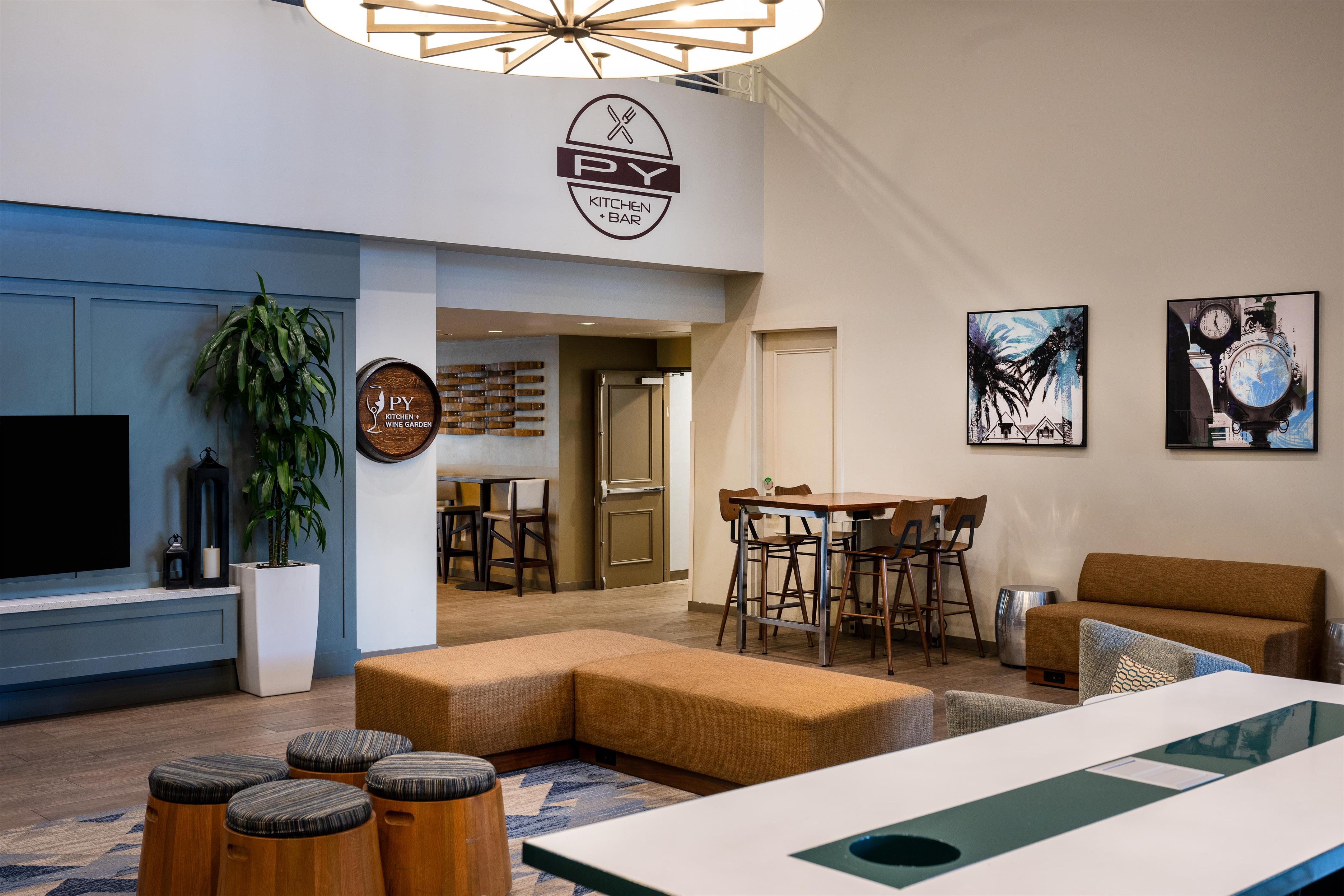 Restaurant | Doubletree by Hilton Campbell - Pruneyard Plaza