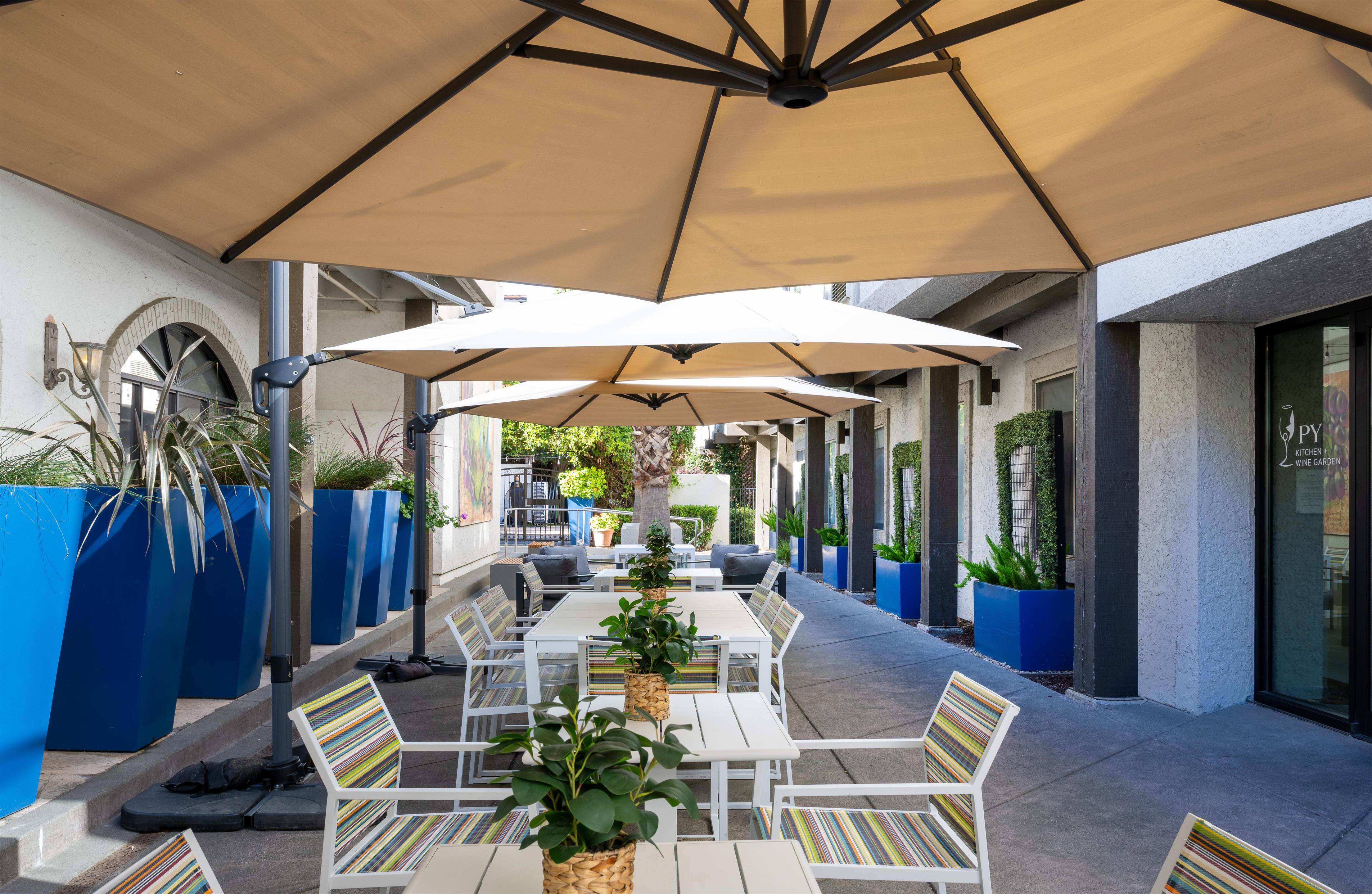 Restaurant | Doubletree by Hilton Campbell - Pruneyard Plaza