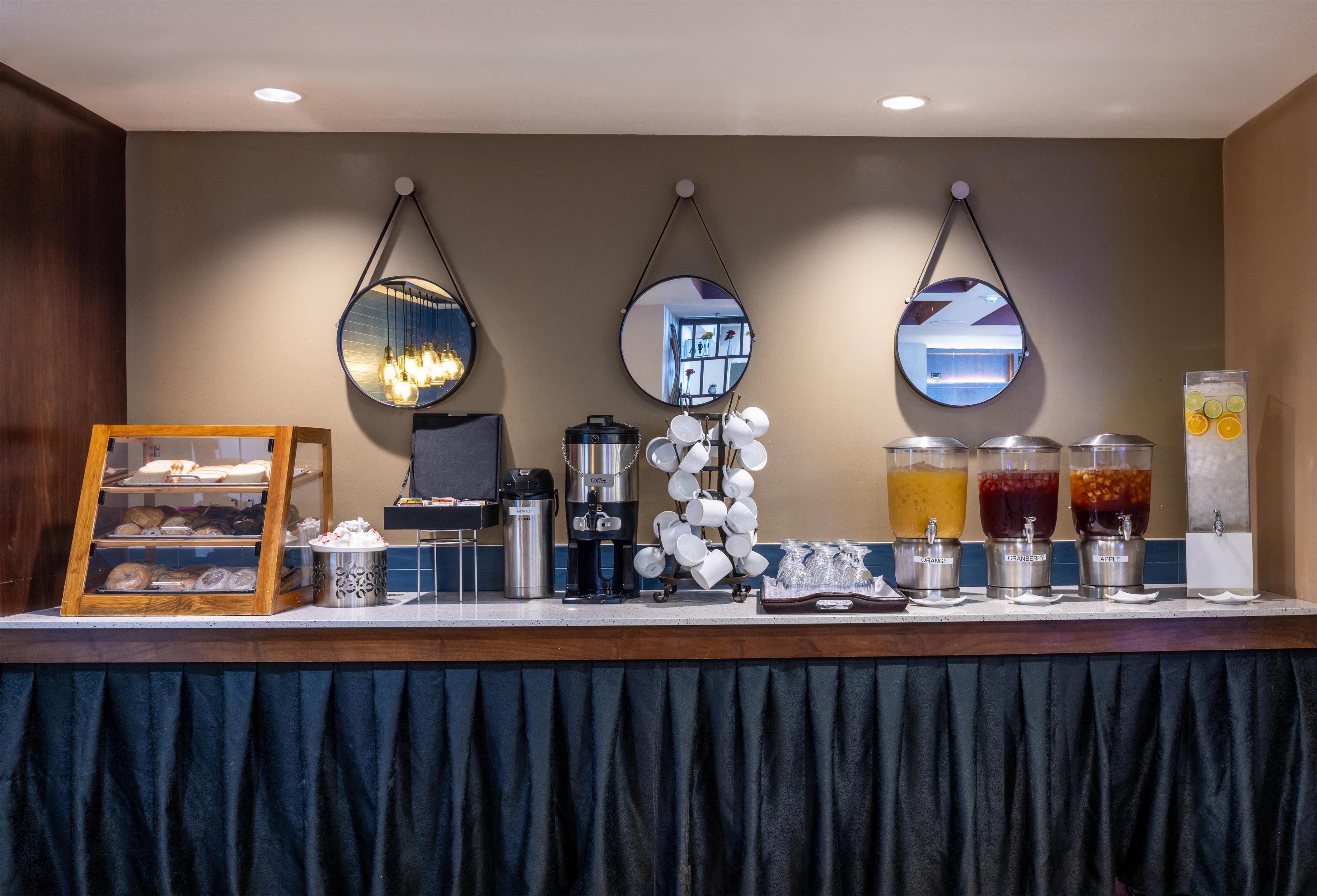 Restaurant | Doubletree by Hilton Campbell - Pruneyard Plaza