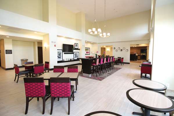 - Hampton Inn Milan - I-80 & I-90, Exit 118