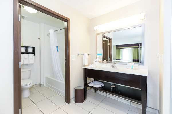  - Hampton Inn Milan - I-80 & I-90, Exit 118